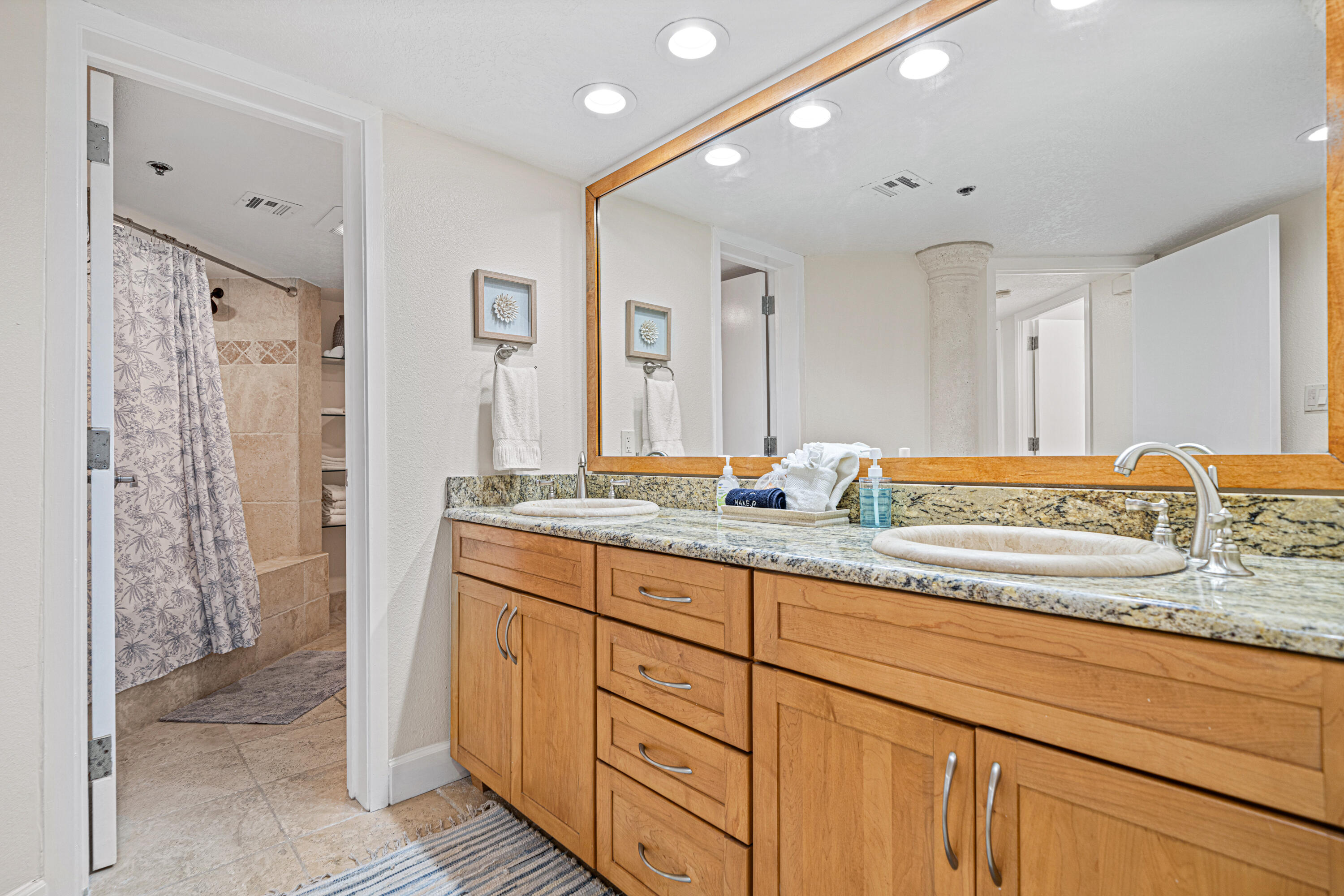 EAST PASS TOWERS CONDOMINIUM, PHASE 1 - Residential