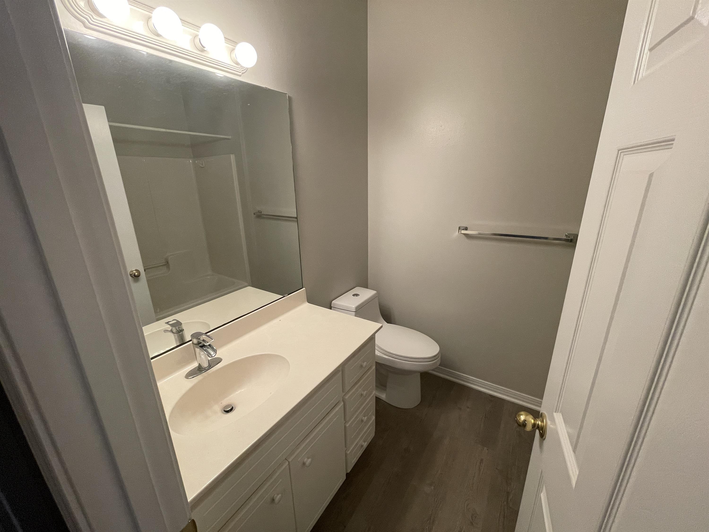 THE OAKS AT NICEVILLE - Residential Lease