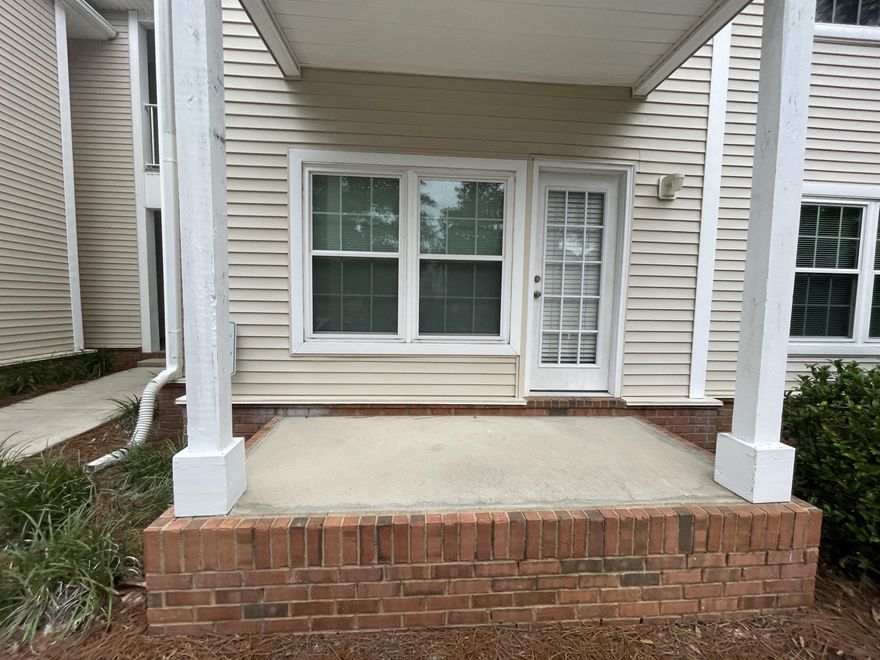 Available January 1...First floor unit in one of Niceville's most sought-after condo communities.  The Oaks features a community pool and gazebo while being close to schools, shopping, restaurants, Northwest Florida State College and Eglin AFB.  This 2 bedroom 2 bath unit has newer flooring and paint throughout.  Sewer and trash is included in the monthly rental rate. Stackable W/D are provided AS-IS.No Pets, Smoking or Vaping.