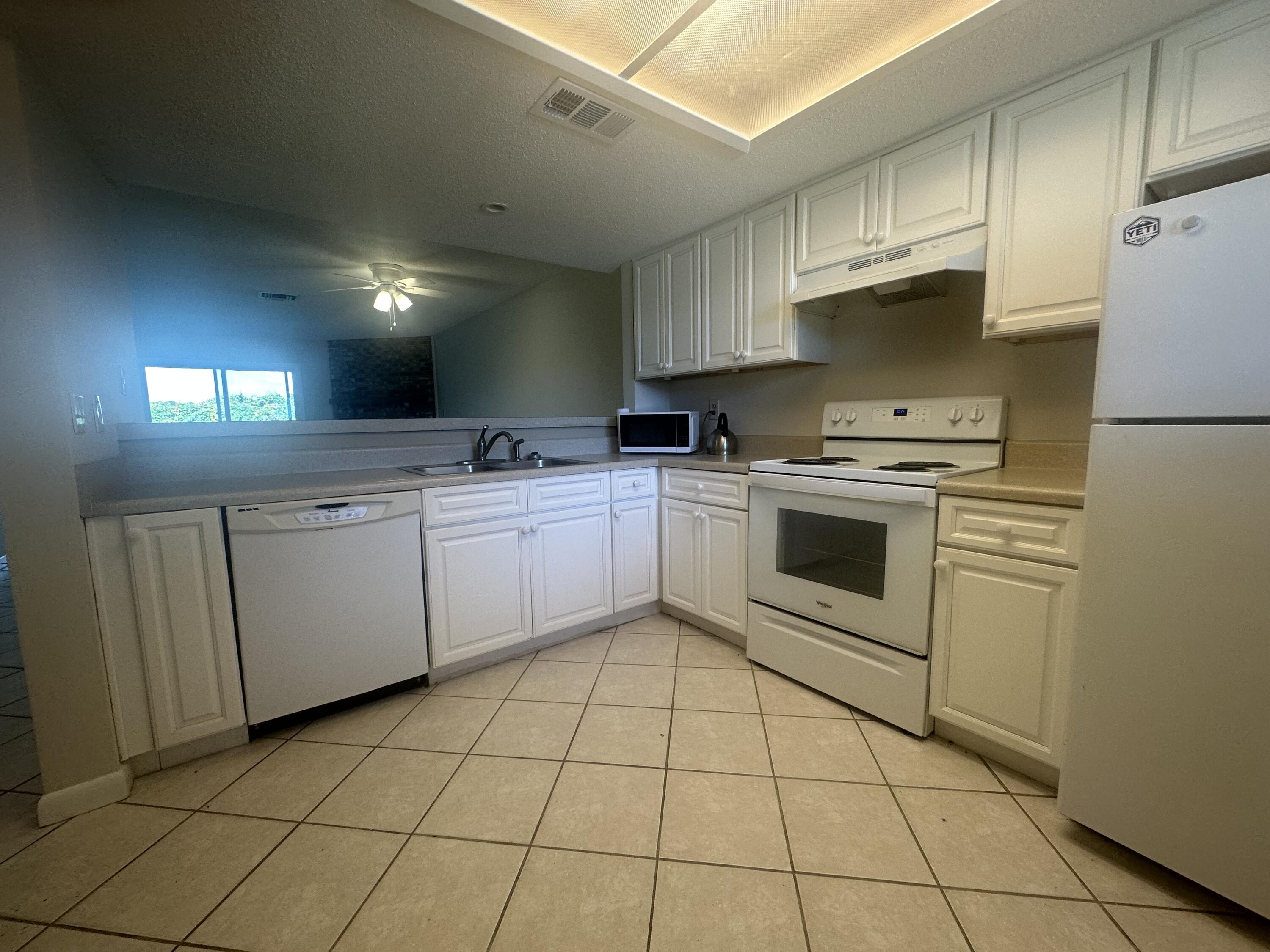 DESTIN RACQUET CLUB T/H - Residential Lease