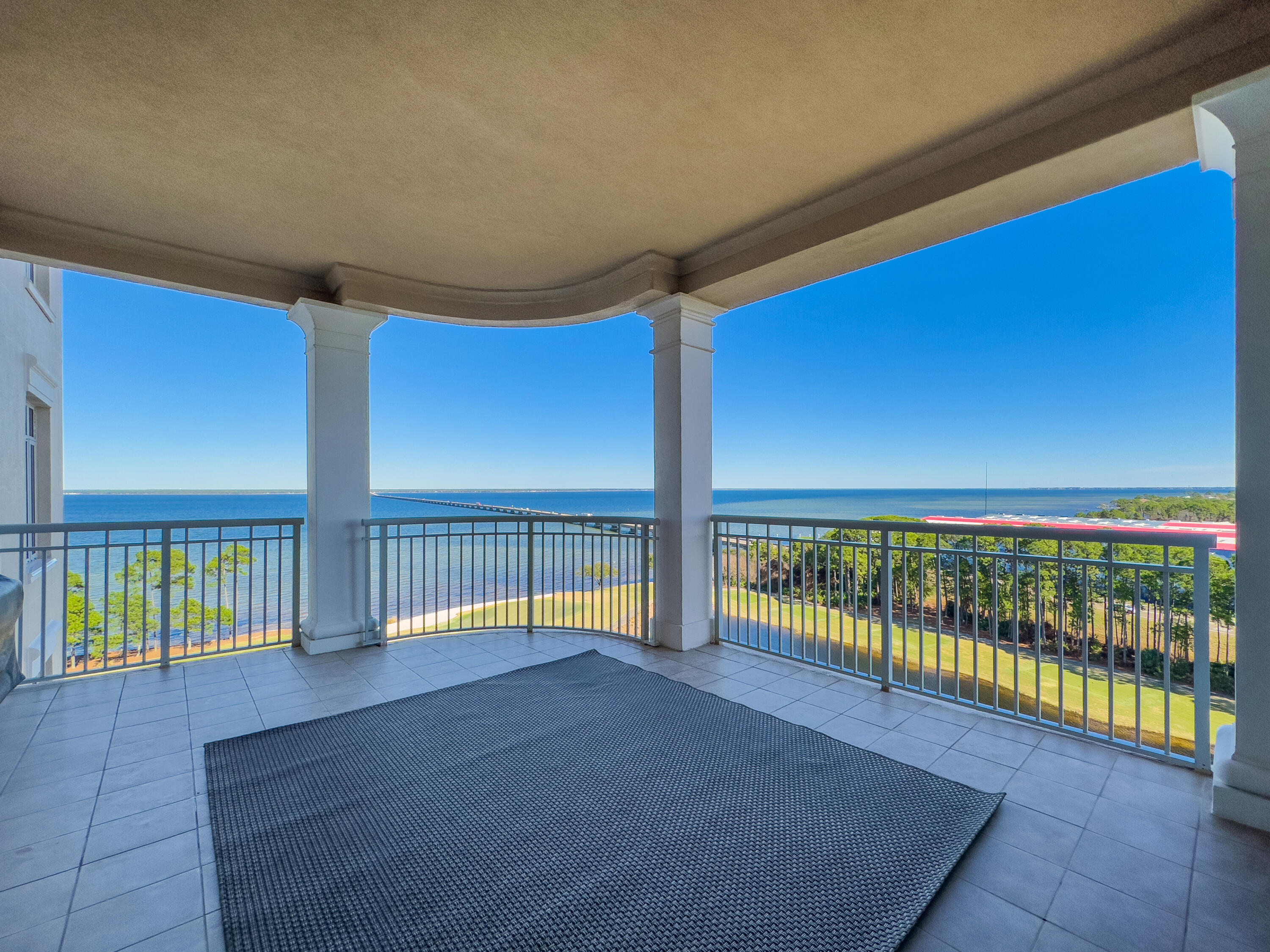 ONE WATER PLACE @ KELLY PLANTATION - Residential