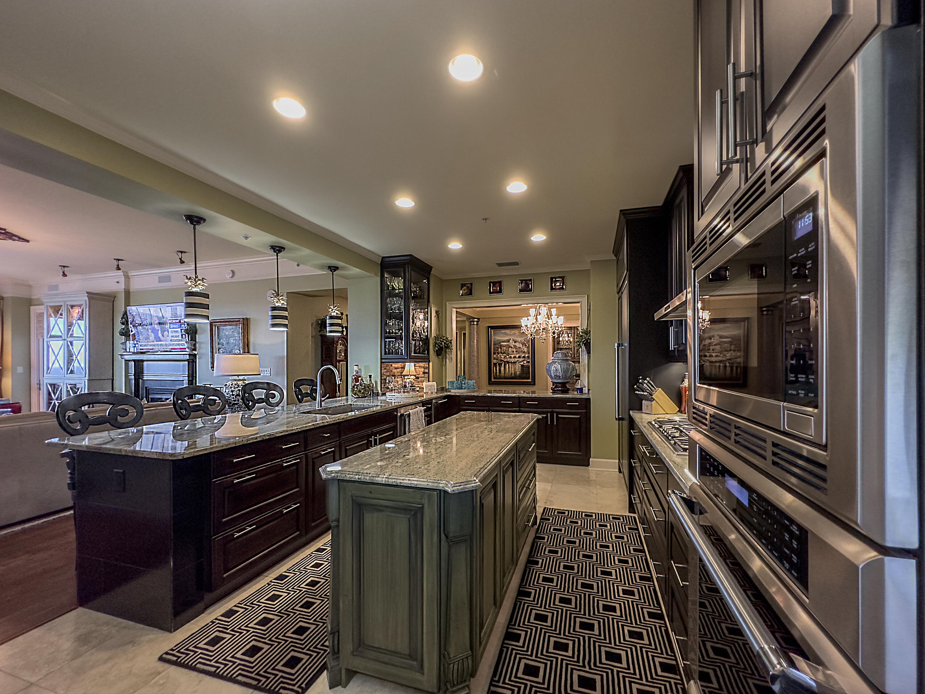 ONE WATER PLACE @ KELLY PLANTATION - Residential
