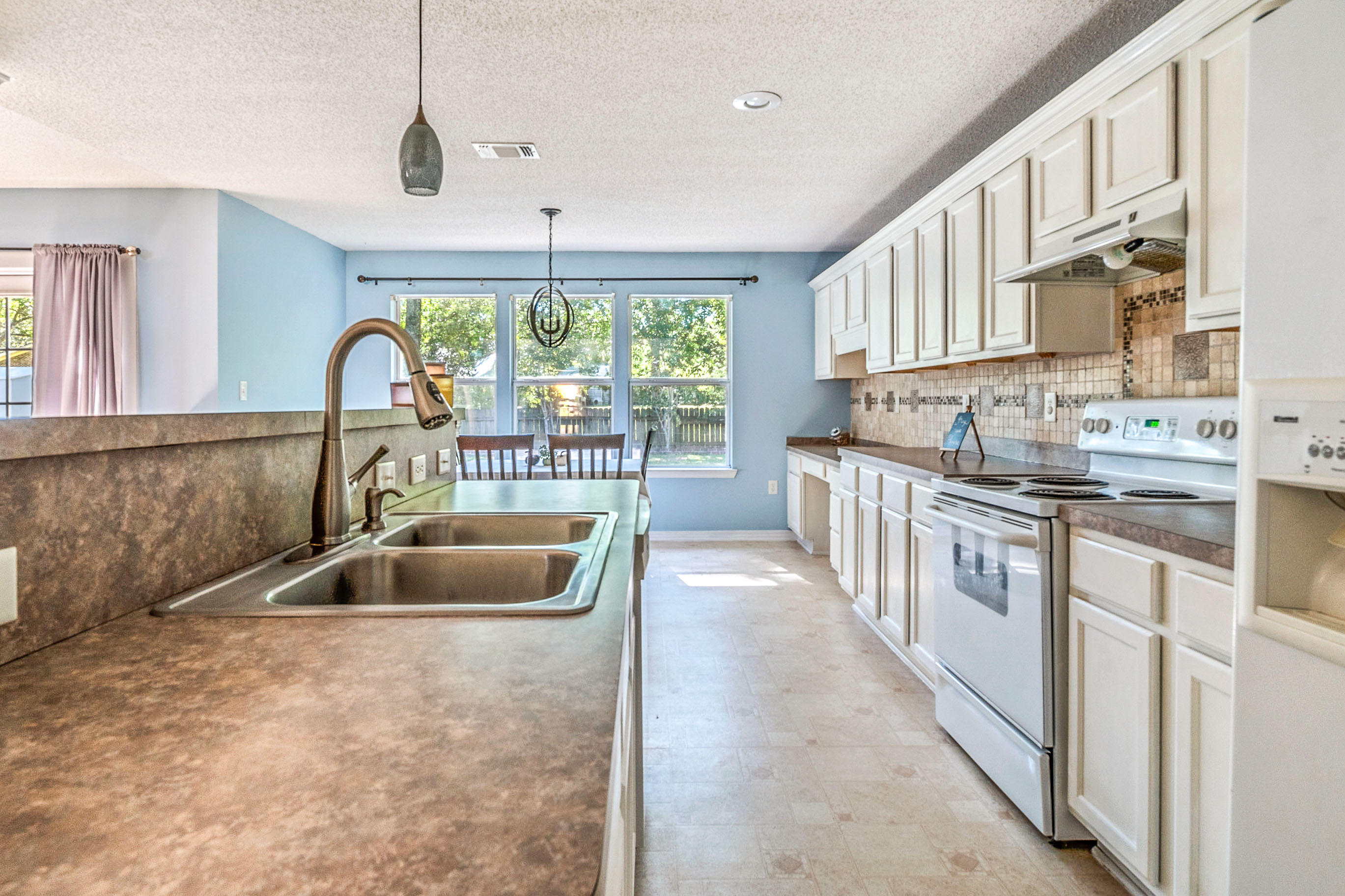 BROOKE ESTATES PH I - Residential