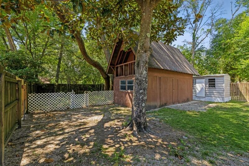 CAROL ANNE MANOR - Residential