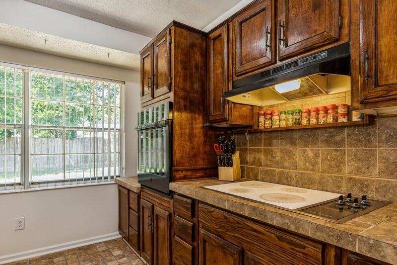 CAROL ANNE MANOR - Residential