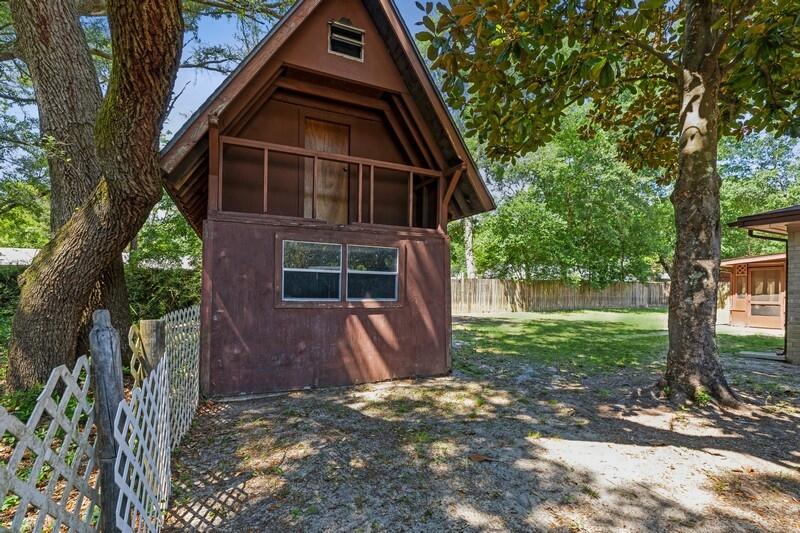 CAROL ANNE MANOR - Residential