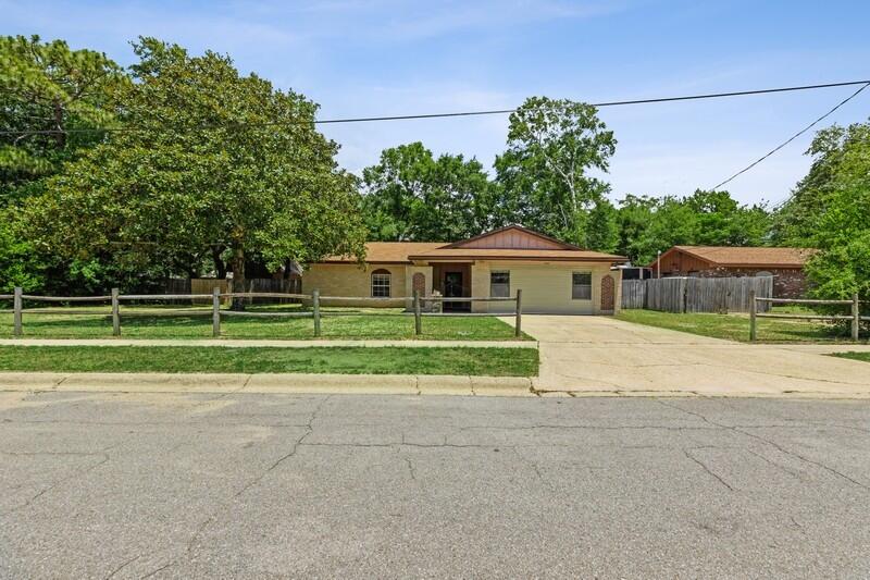 CAROL ANNE MANOR - Residential