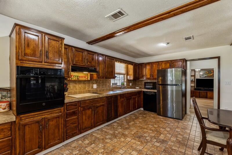 CAROL ANNE MANOR - Residential