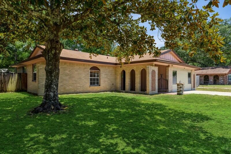 CAROL ANNE MANOR - Residential