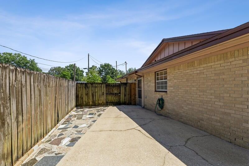 CAROL ANNE MANOR - Residential