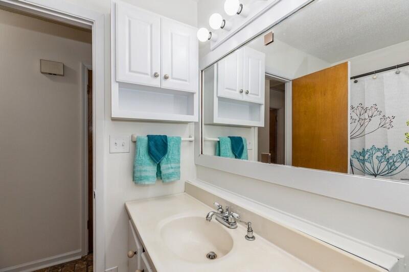 CAROL ANNE MANOR - Residential