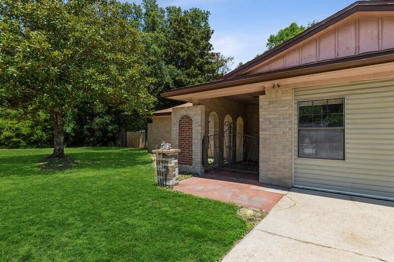 CAROL ANNE MANOR - Residential