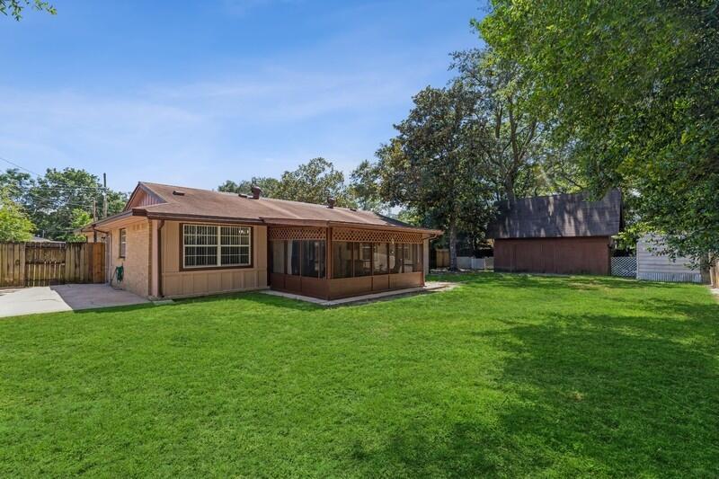 CAROL ANNE MANOR - Residential