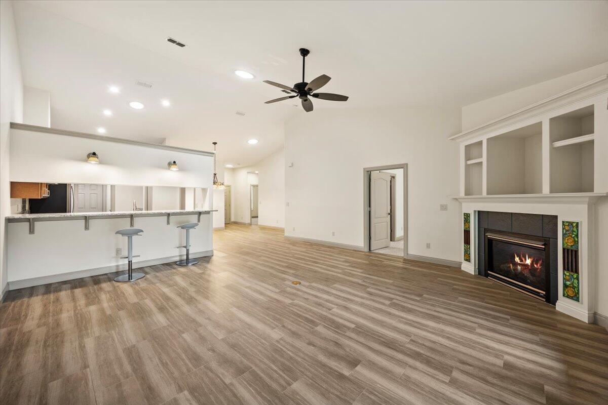 DIAMOND LAKES - Residential