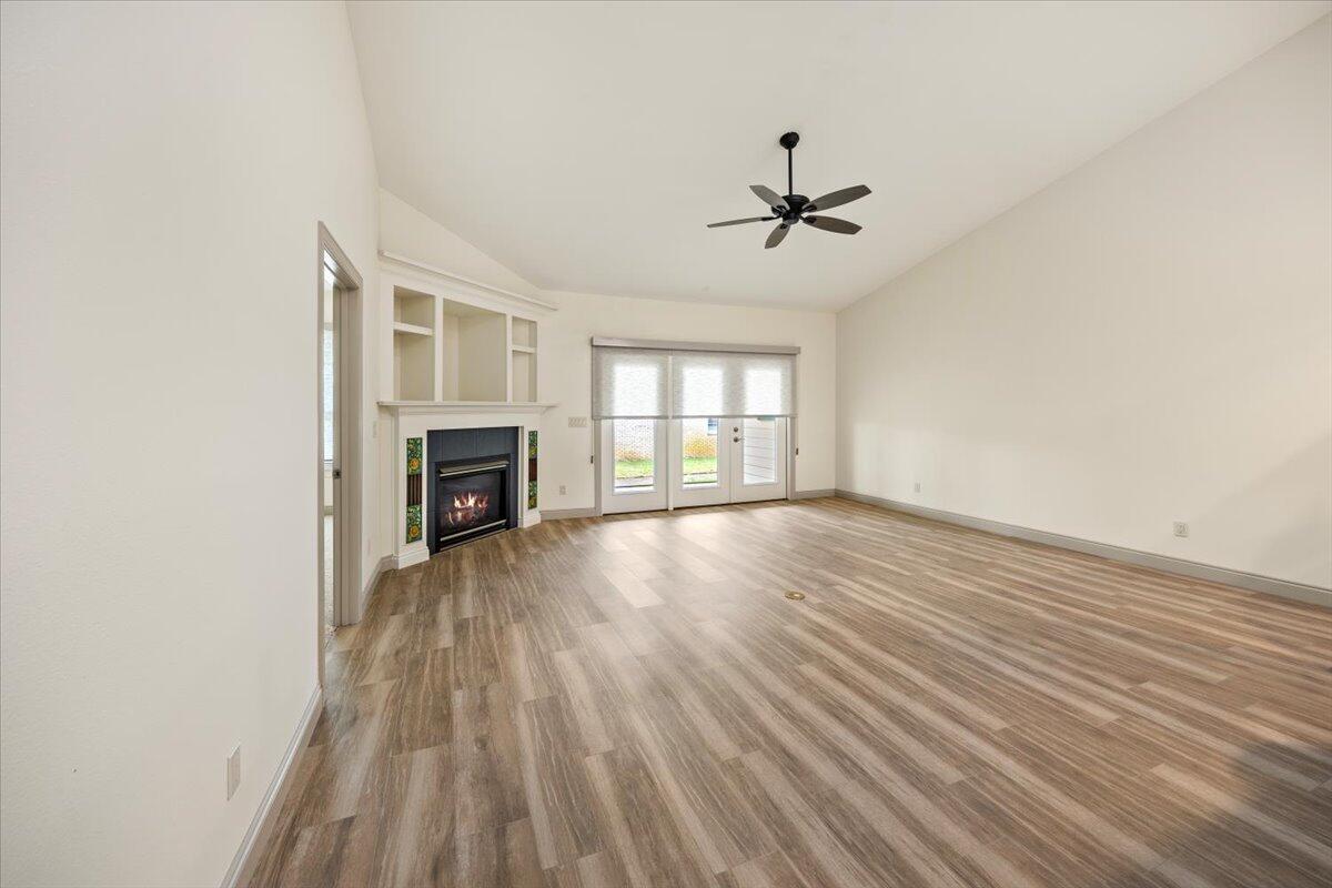 DIAMOND LAKES - Residential