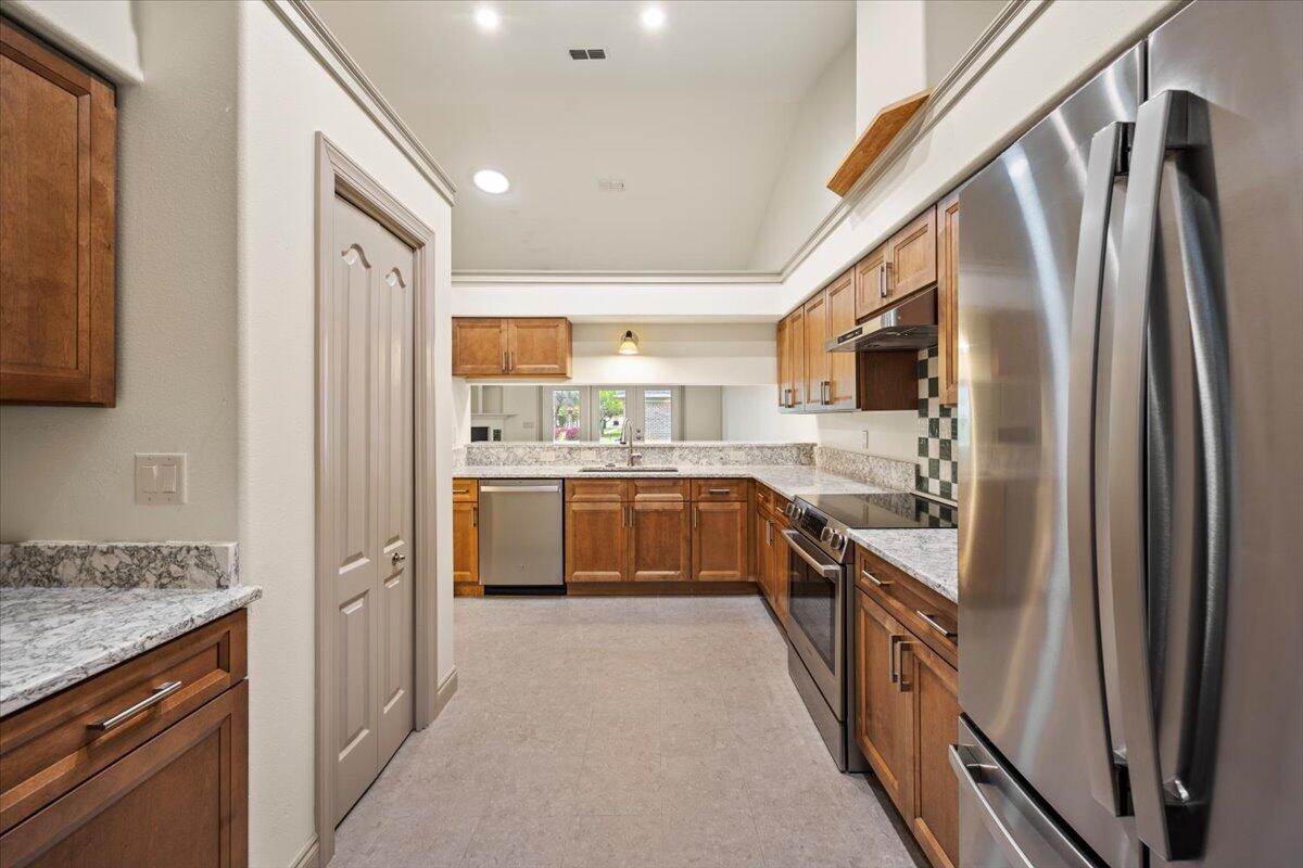 DIAMOND LAKES - Residential