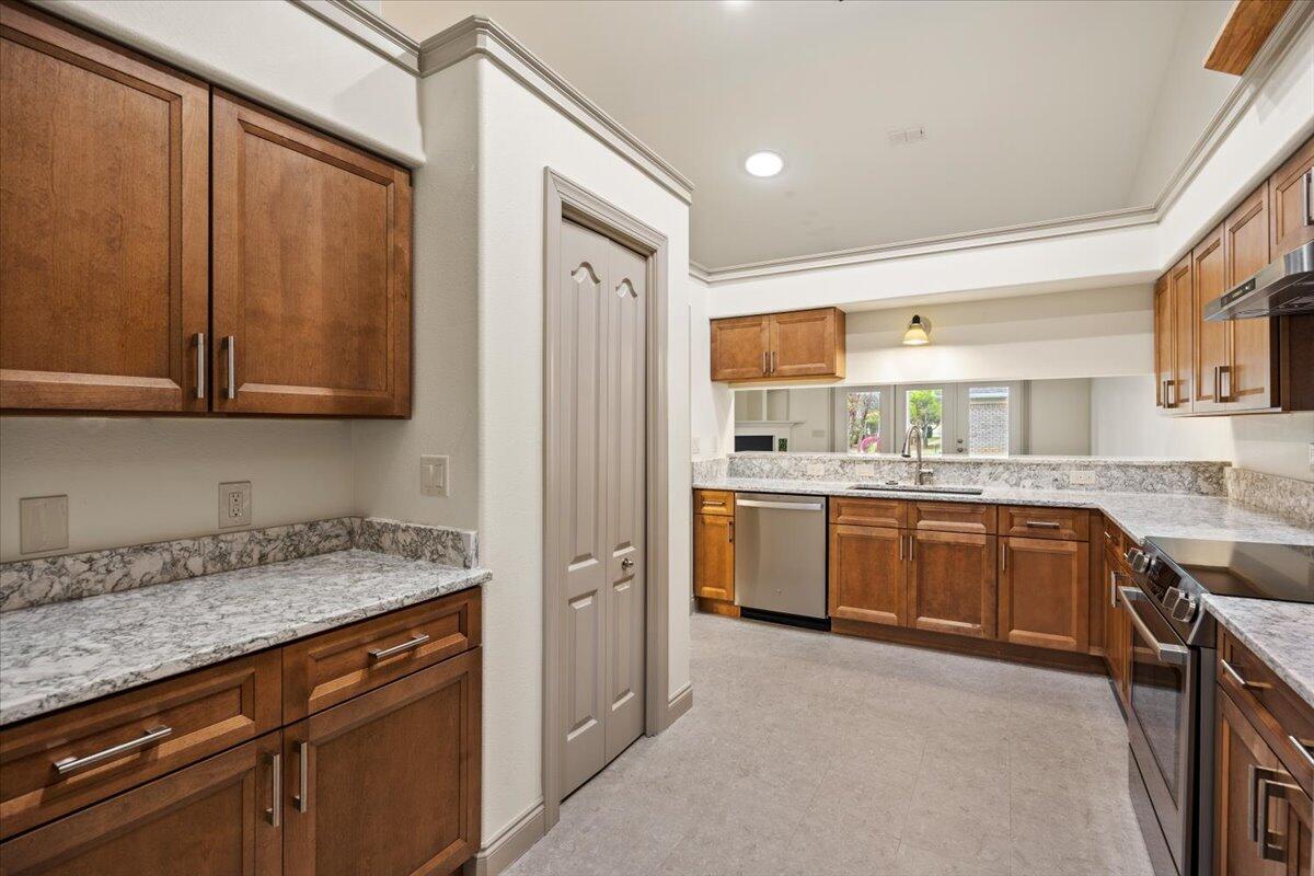 DIAMOND LAKES - Residential