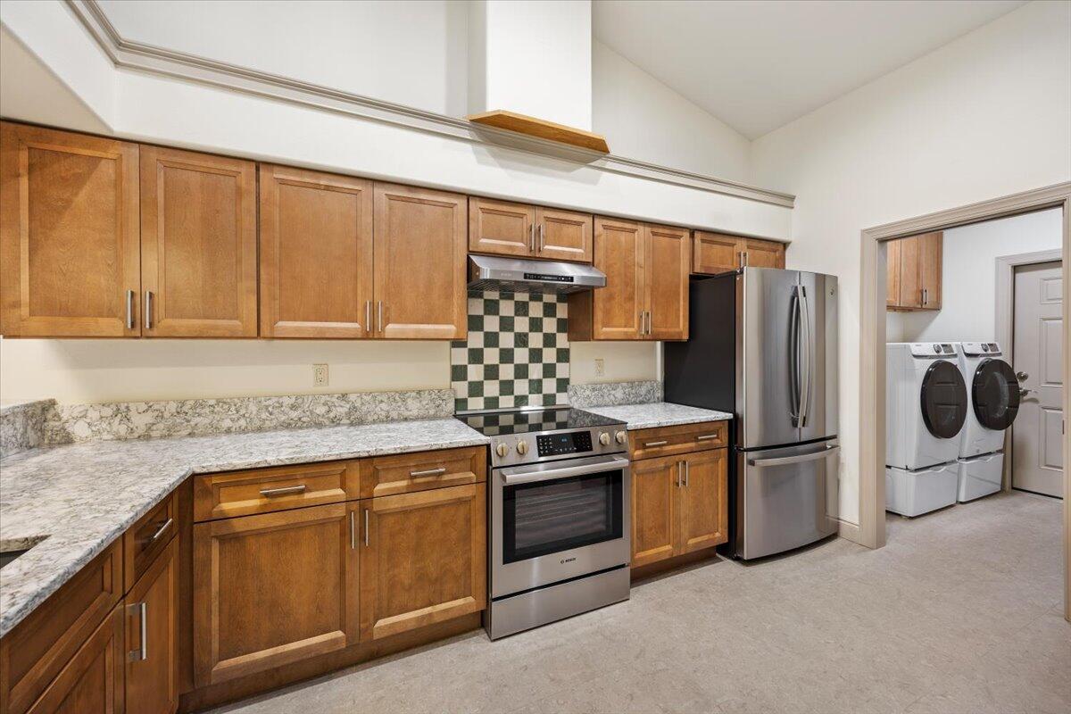 DIAMOND LAKES - Residential