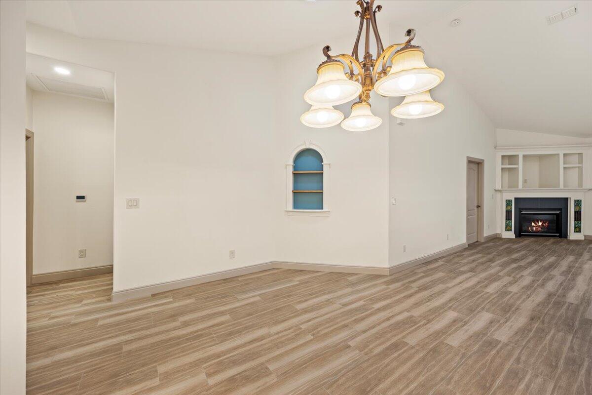 DIAMOND LAKES - Residential