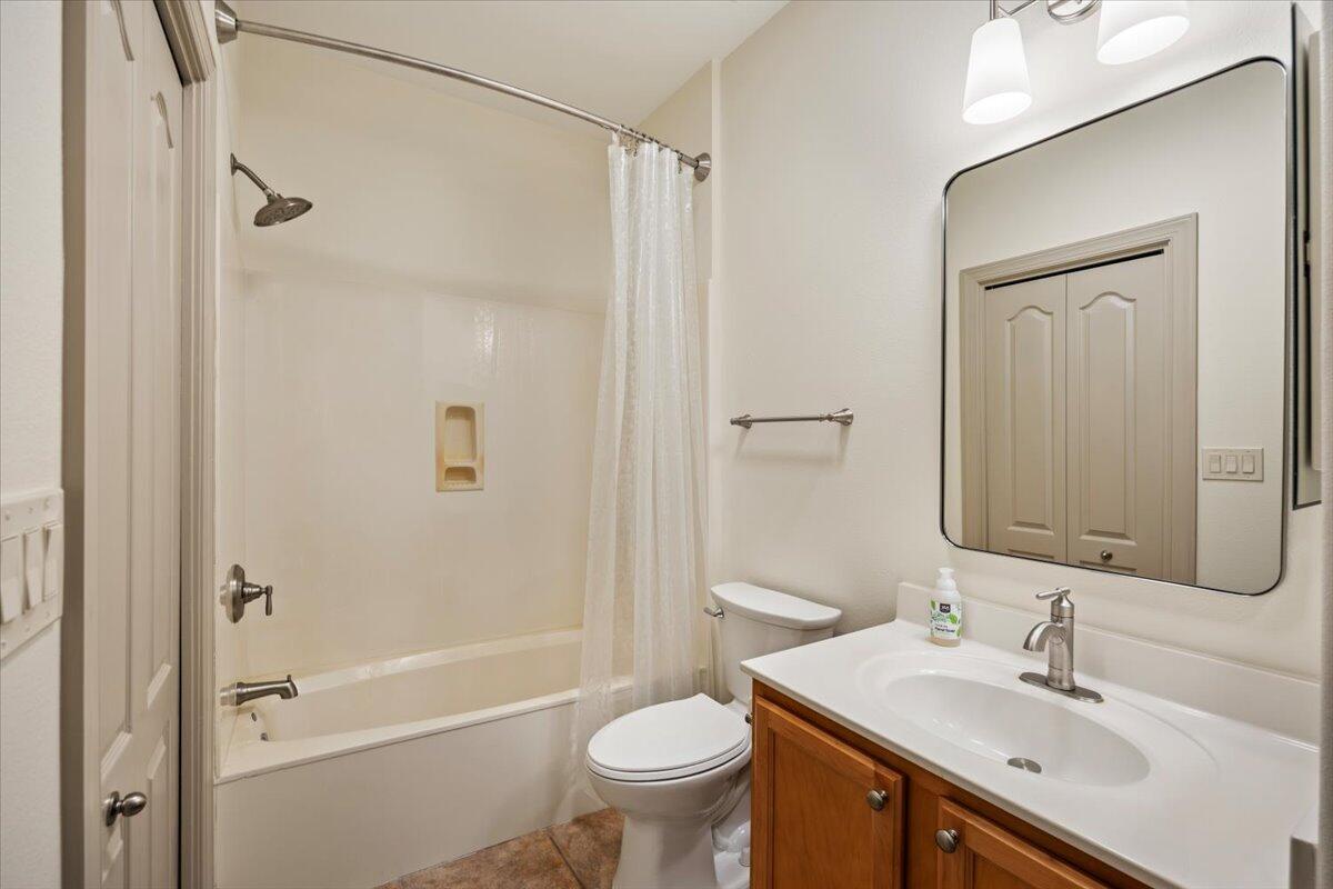 DIAMOND LAKES - Residential