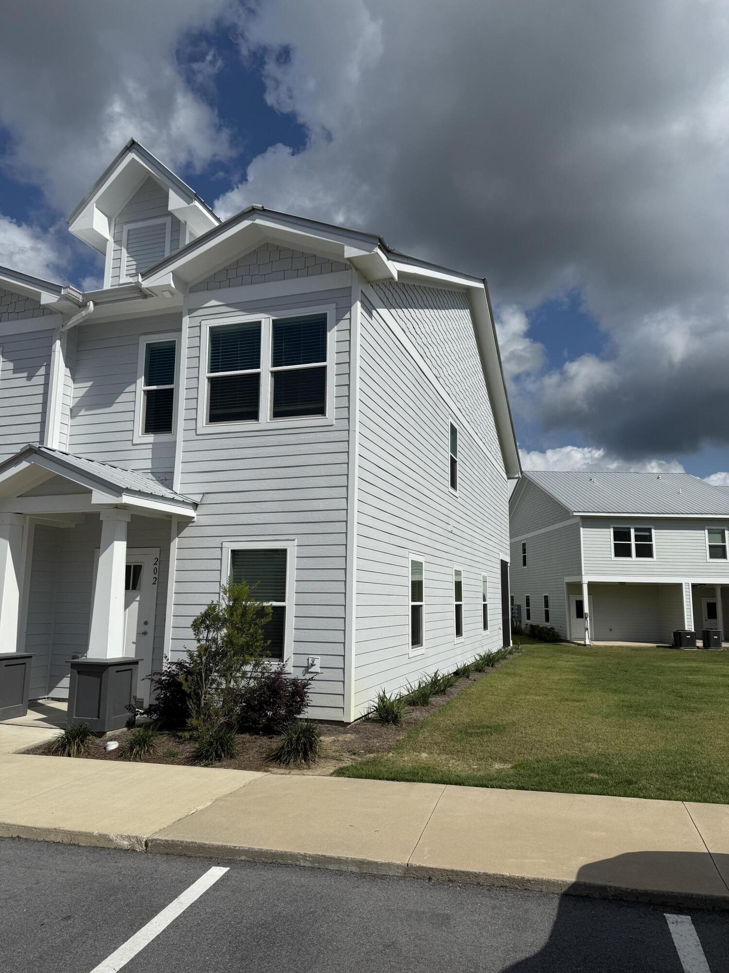 VERANDAS AT FREEPORT - Residential Lease