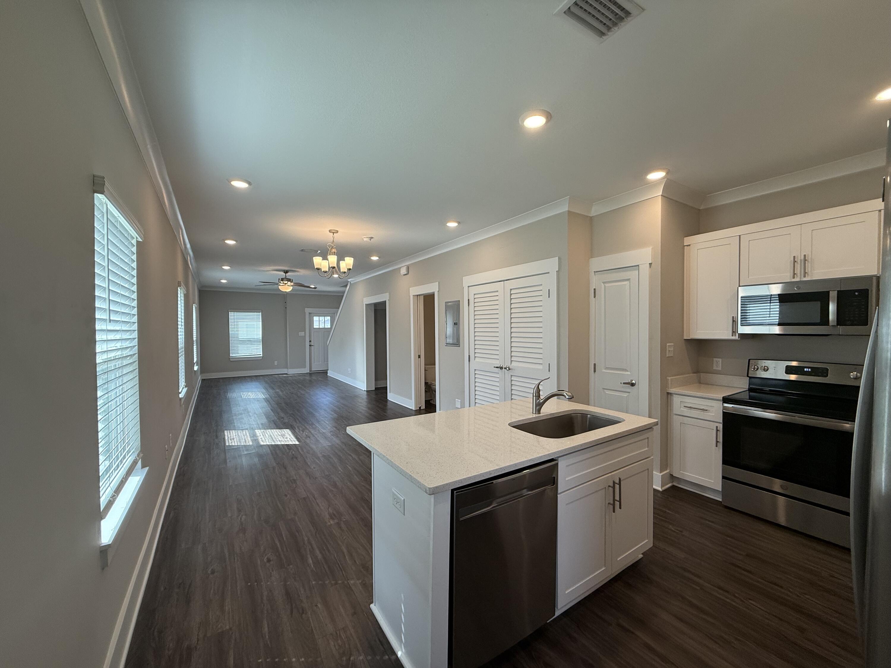 VERANDAS AT FREEPORT - Residential Lease