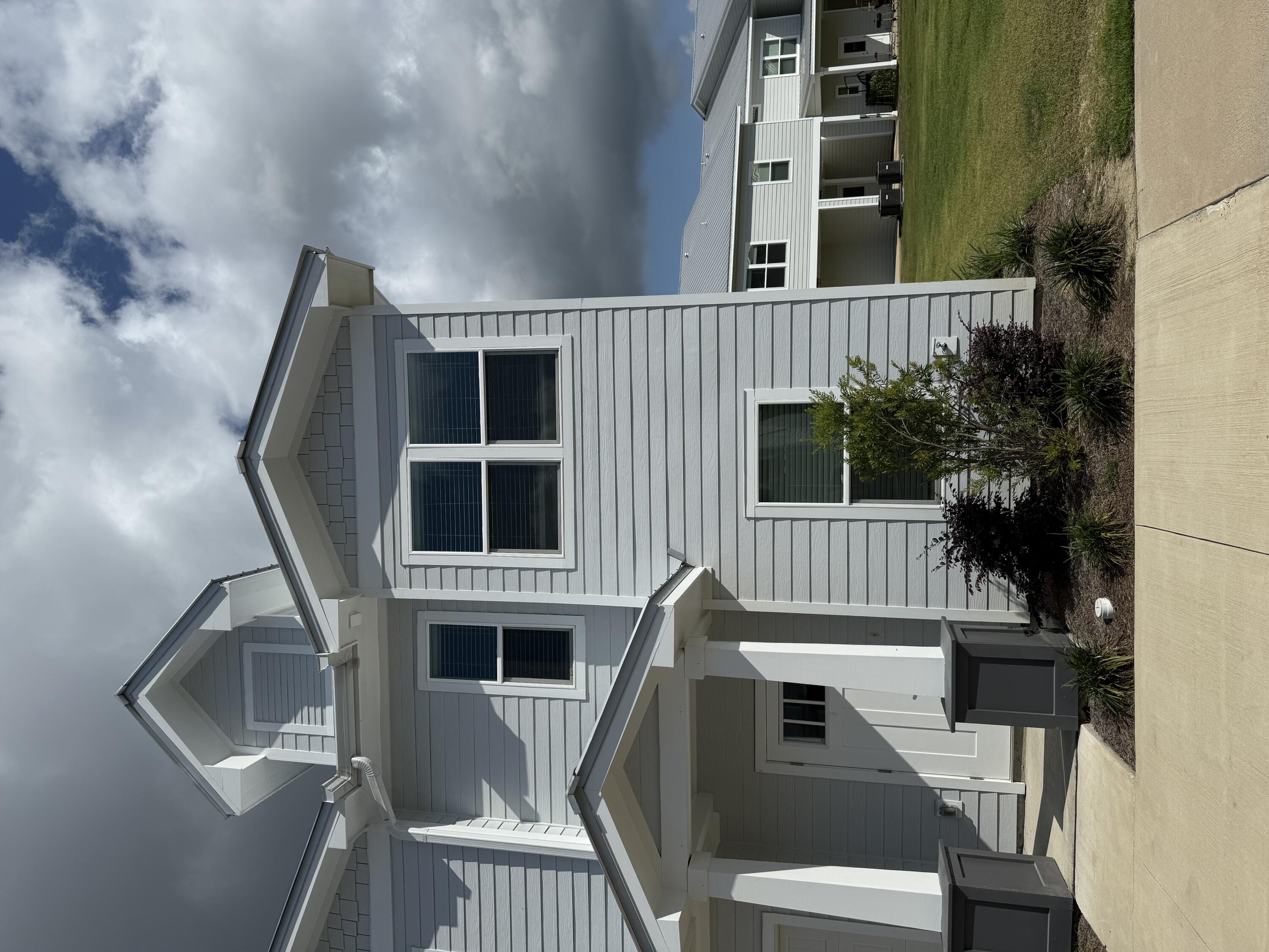 Gorgeous 3 bedroom 2.5 bath townhome located in the heart of Freeport! Beautiful LVP wood floors throughout the property. Windows brighten up the living room and kitchen with quartz countertops & stainless steel appliances. Half bath off the kitchen for easy access. Enjoy the bonus area that can be used for small office, reading nook or kids play area. Upstairs has large Master suite with large closets and master bath with double vanity. Two spacious guest bedroom Enjoy the screened-in back porch without worrying about bugs or unpredictable weather.