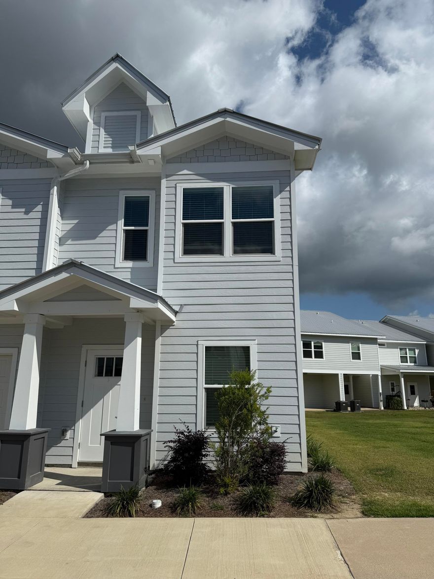 Gorgeous 3 bedroom 2.5 bath townhome located in the heart of Freeport! Beautiful LVP wood floors throughout the property. Windows brighten up the living room and kitchen with quartz countertops & stainless steel appliances. Half bath off the kitchen for easy access. Enjoy the bonus area that can be used for small office, reading nook or kids play area. Upstairs has large Master suite with large closets and master bath with double vanity. Two spacious guest bedroom  Enjoy the screened-in back porch without worrying about bugs or unpredictable weather.