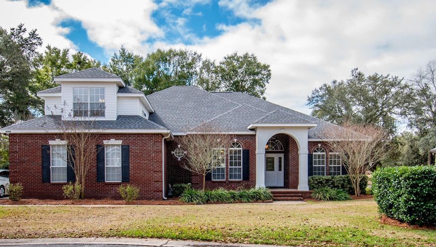 Gorgeous 5 bedroom, 4 bath, located on a large private, end of cul-de-sac lot, in the highly desirable gated community of Magnolia Plantation in Bluewater Bay. This beautiful, well maintained home includes hardwood floors, quartz countertops, crown molding throughout the lower level, tray ceiling, remodeled master bath and upstairs bath, travertine tile accents around gas fireplace with built in bookcases. Storage galore can be found in this home to include 2 master closets, a large storage closet in the bonus room for your stuff of life, 90 inch tall cabinets in laundry room, and 2 large closets in the garage. Brand new roof under a year old!