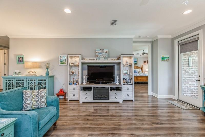 HAMMOCK BAY - Residential