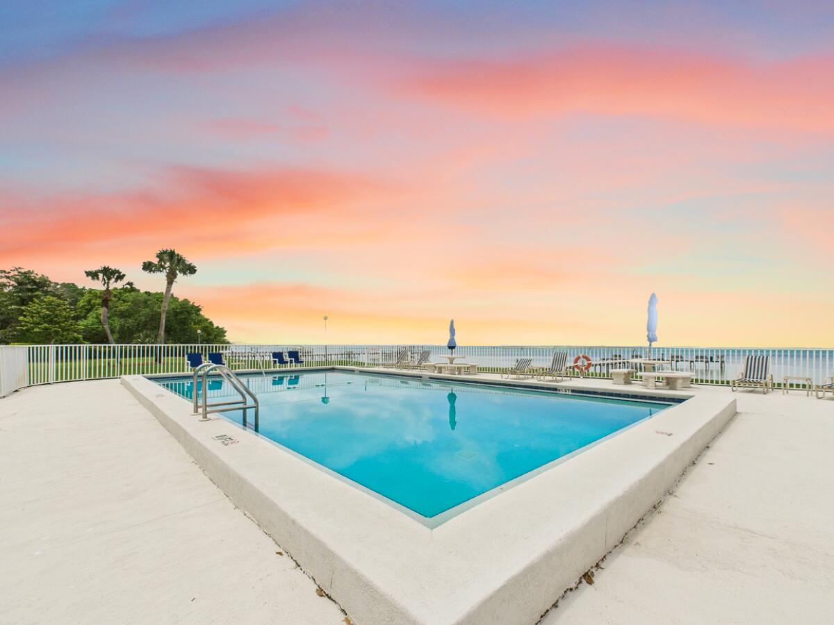 VALENCIA CONDO - Residential