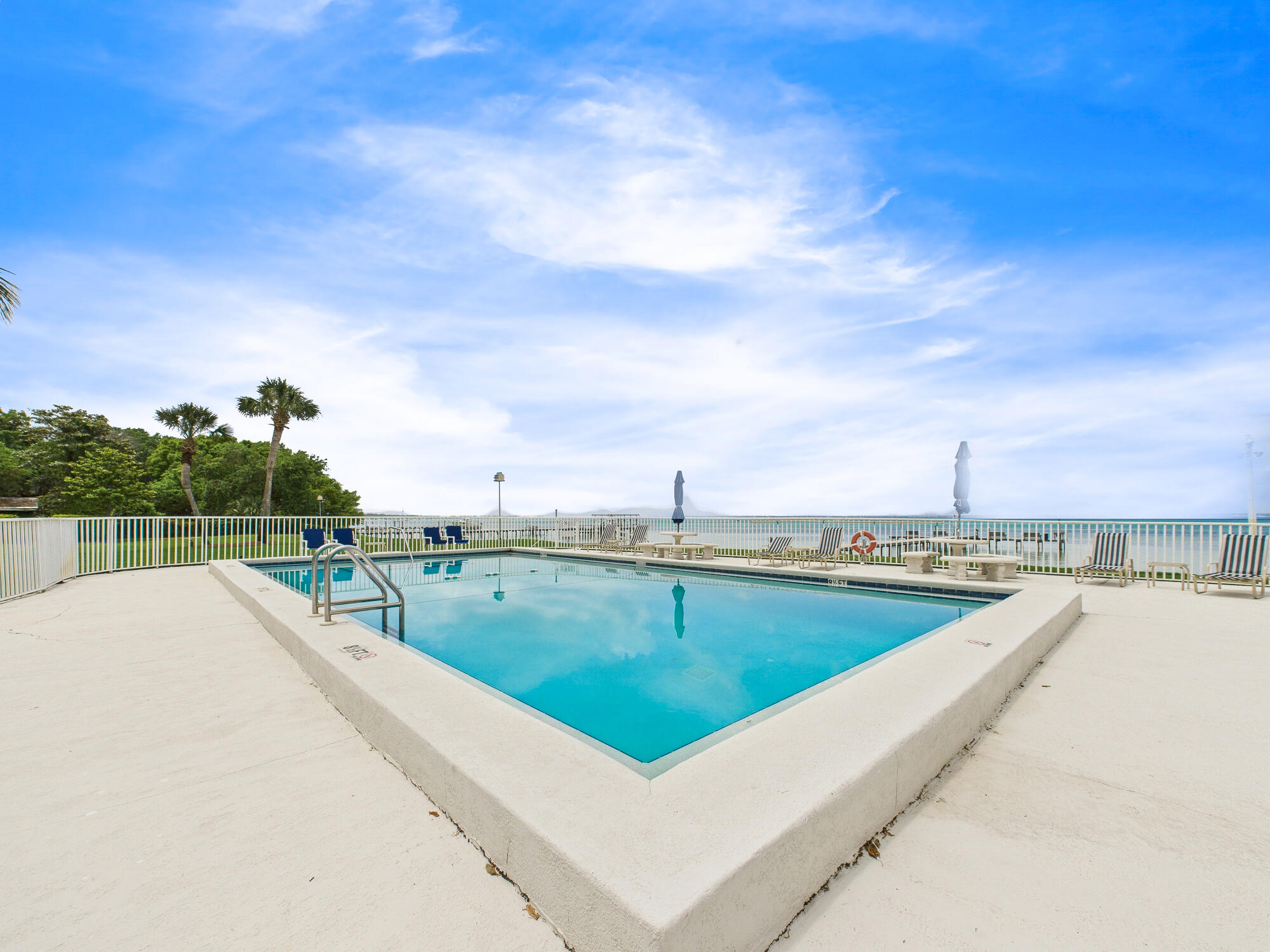 VALENCIA CONDO - Residential