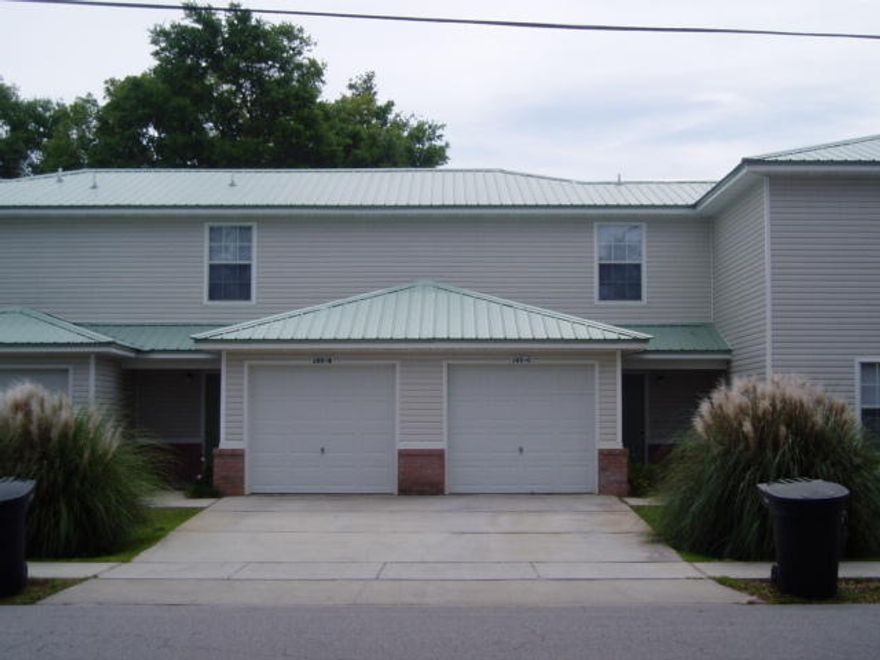 Two story, two bedroom townhouse with 1 car garage. Walking distance to HWY 98. Owner allows cats (must be full grown - no kittens) with a non-refundable pet fee; Sorry, no dogs. Available 11-11-19.