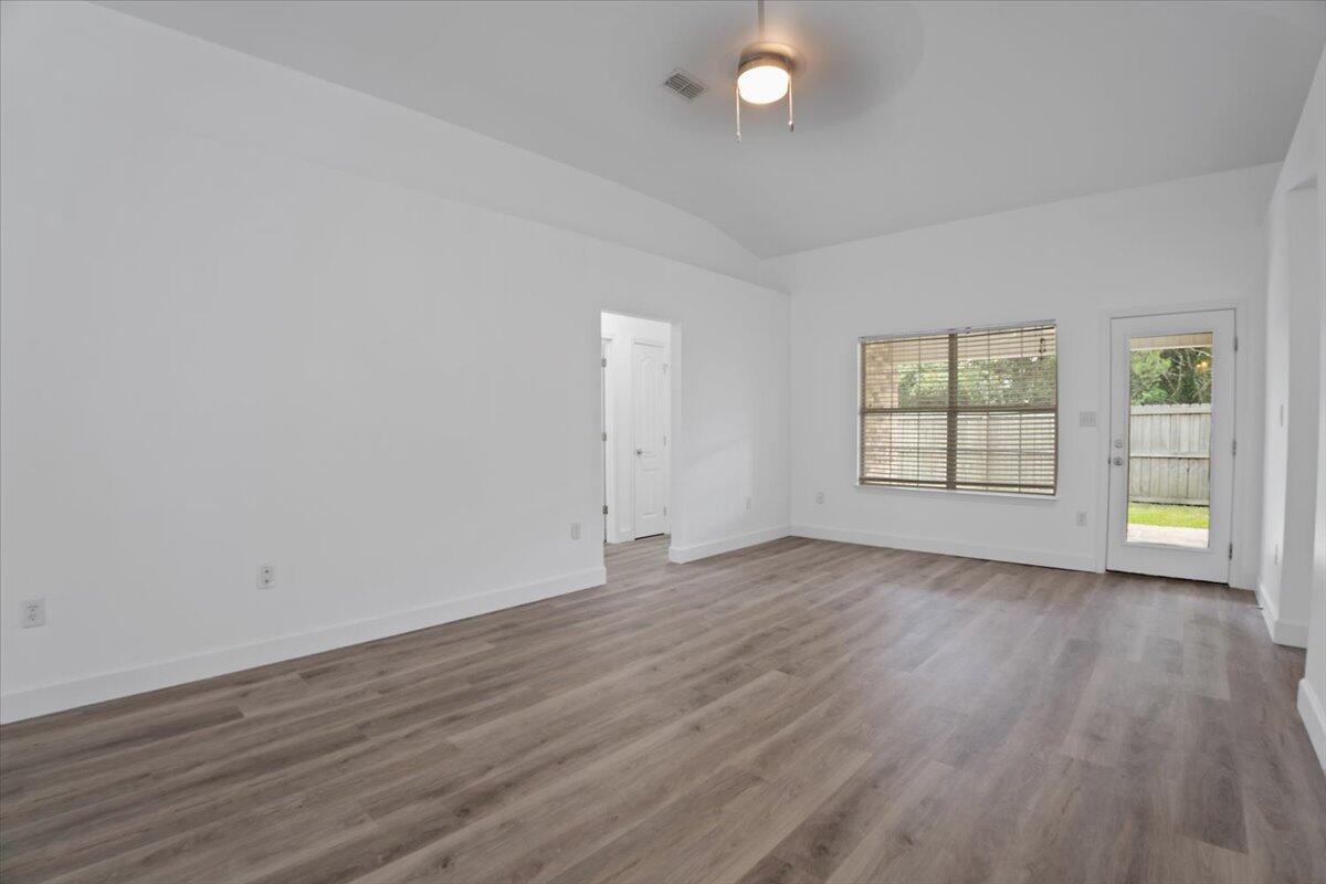 PARADISE RETREAT - Residential