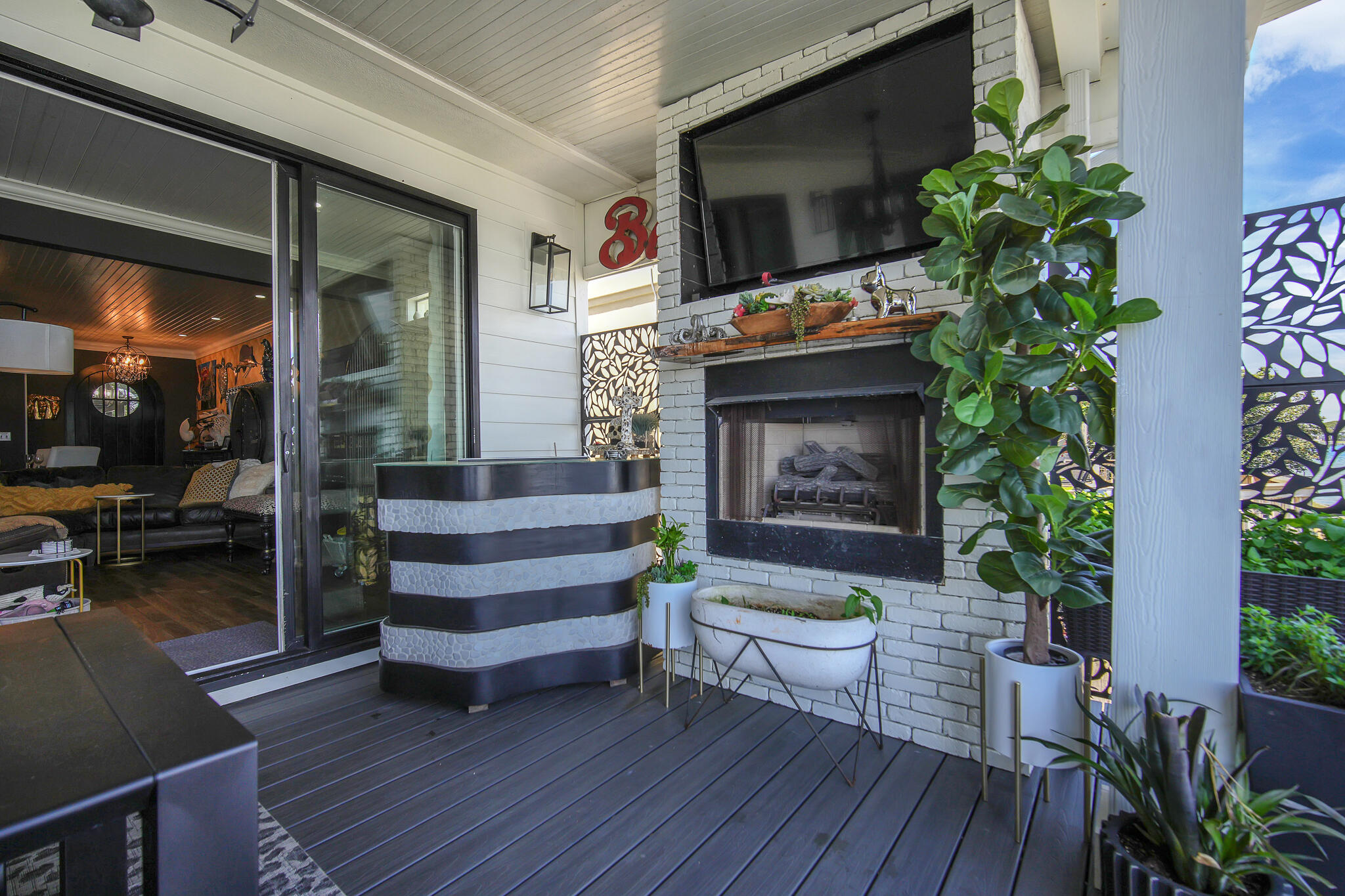 LIGHTHOUSE POINTE - Residential