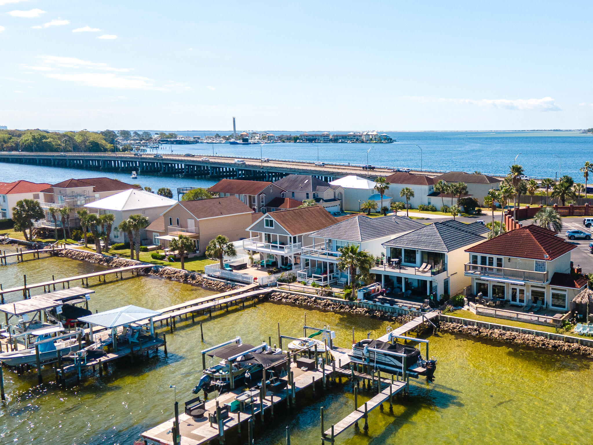 LIGHTHOUSE POINTE - Residential