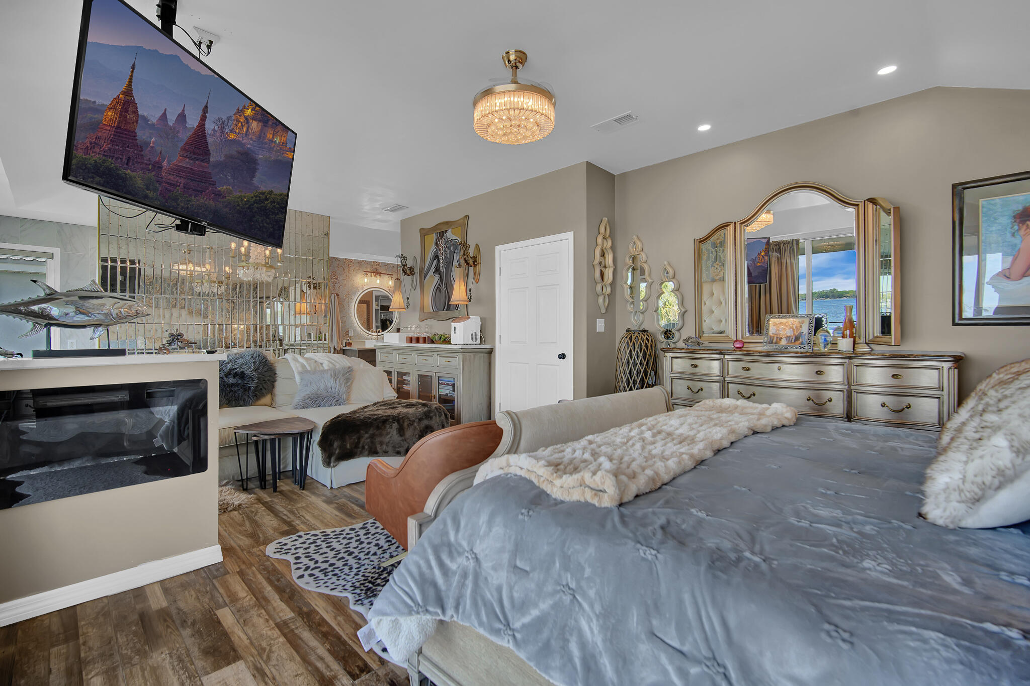 LIGHTHOUSE POINTE - Residential