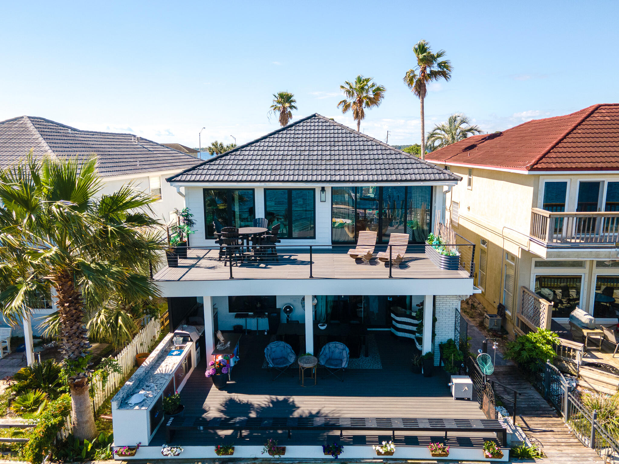 LIGHTHOUSE POINTE - Residential