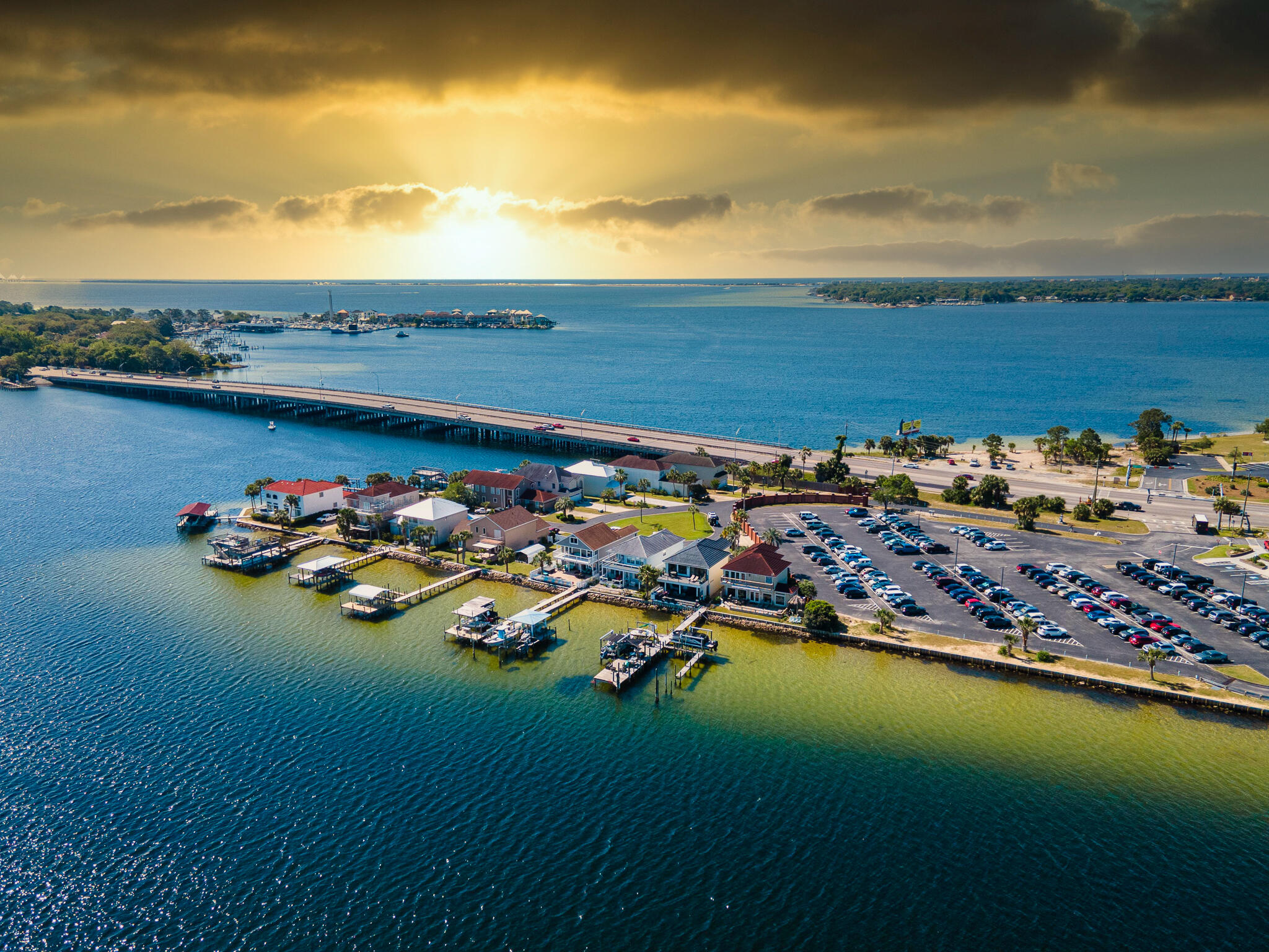 LIGHTHOUSE POINTE - Residential