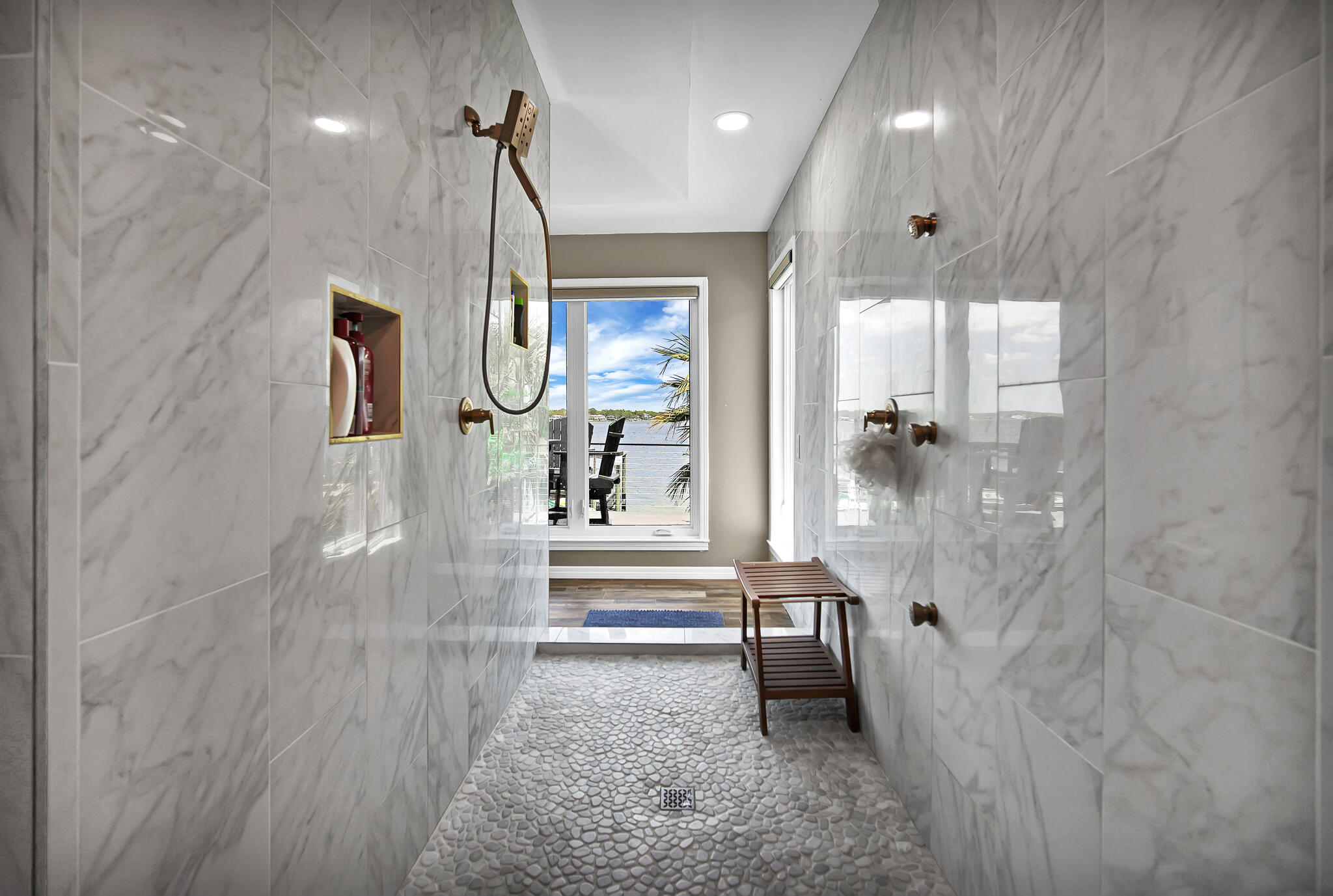 LIGHTHOUSE POINTE - Residential