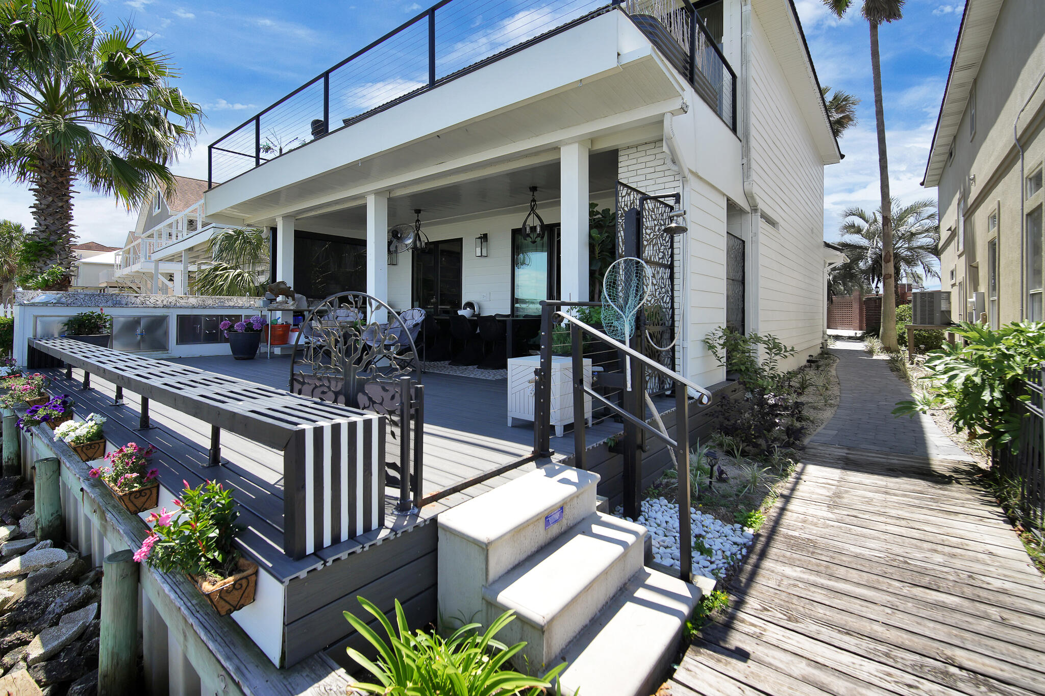 LIGHTHOUSE POINTE - Residential