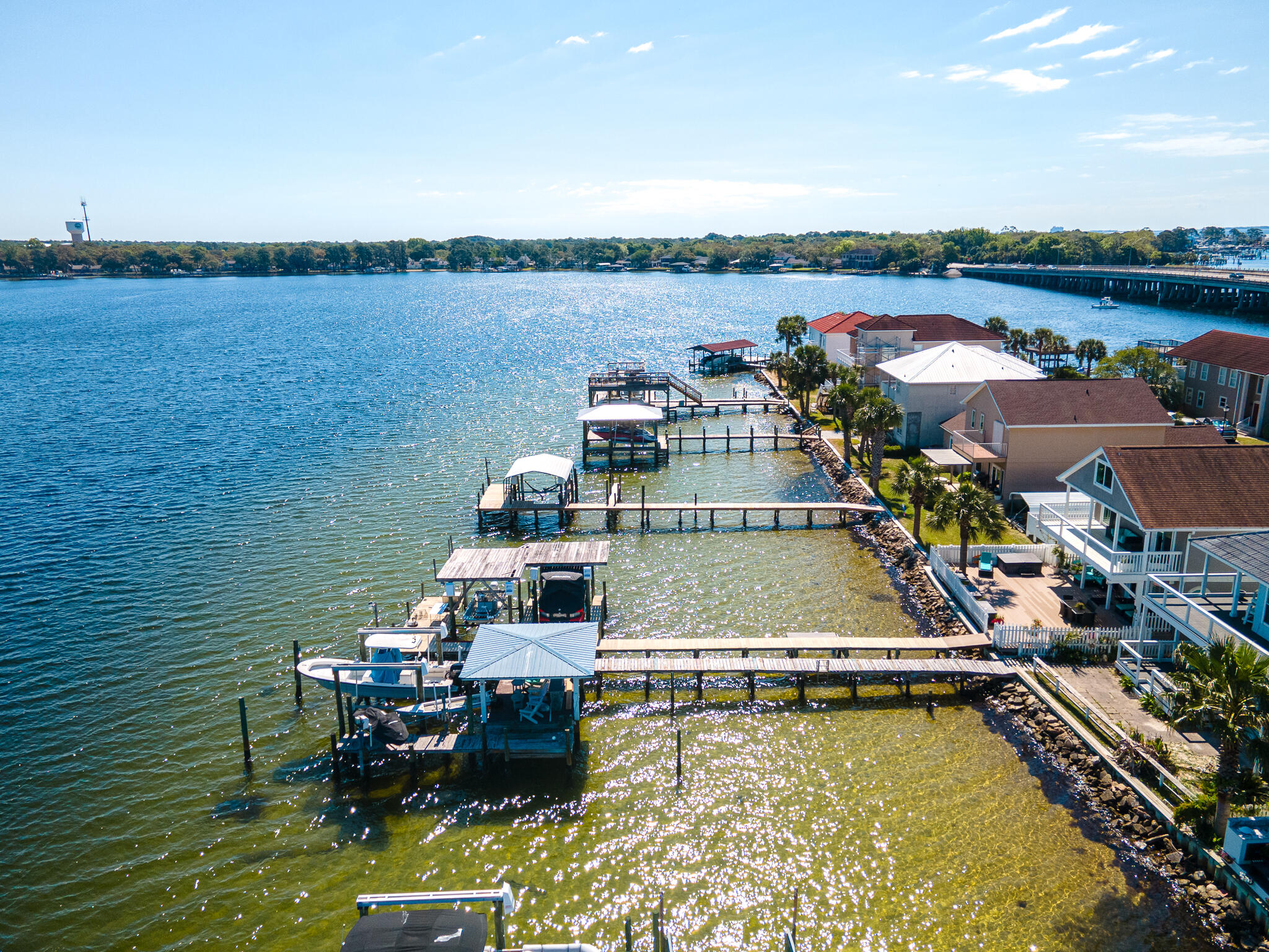 LIGHTHOUSE POINTE - Residential