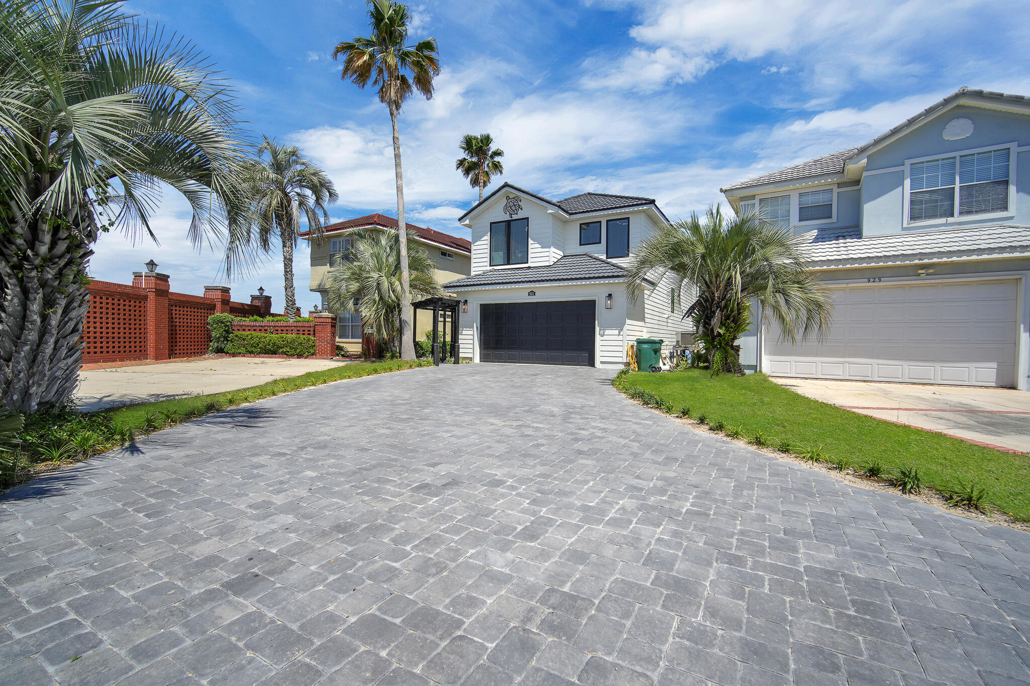 LIGHTHOUSE POINTE - Residential