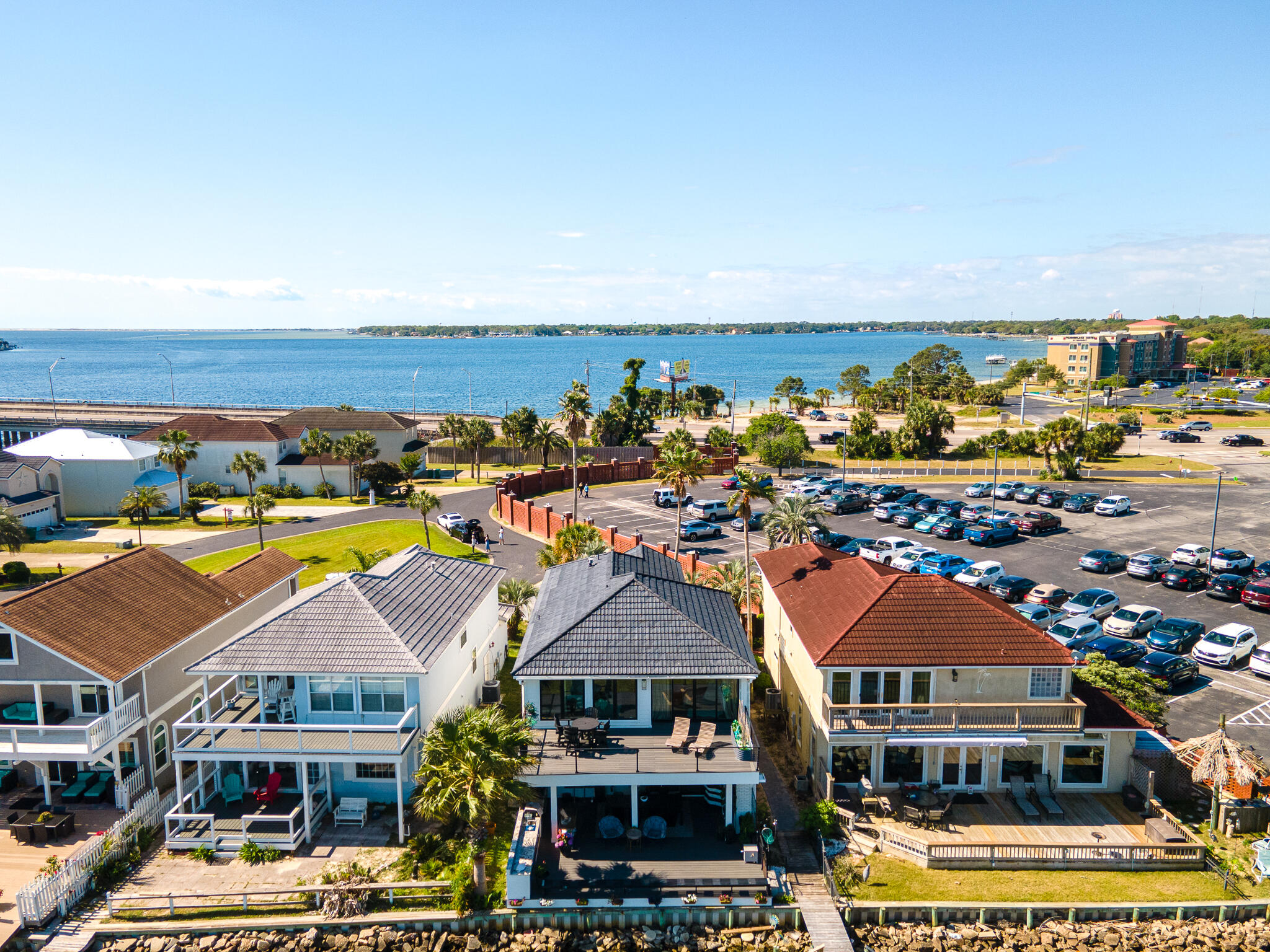 LIGHTHOUSE POINTE - Residential