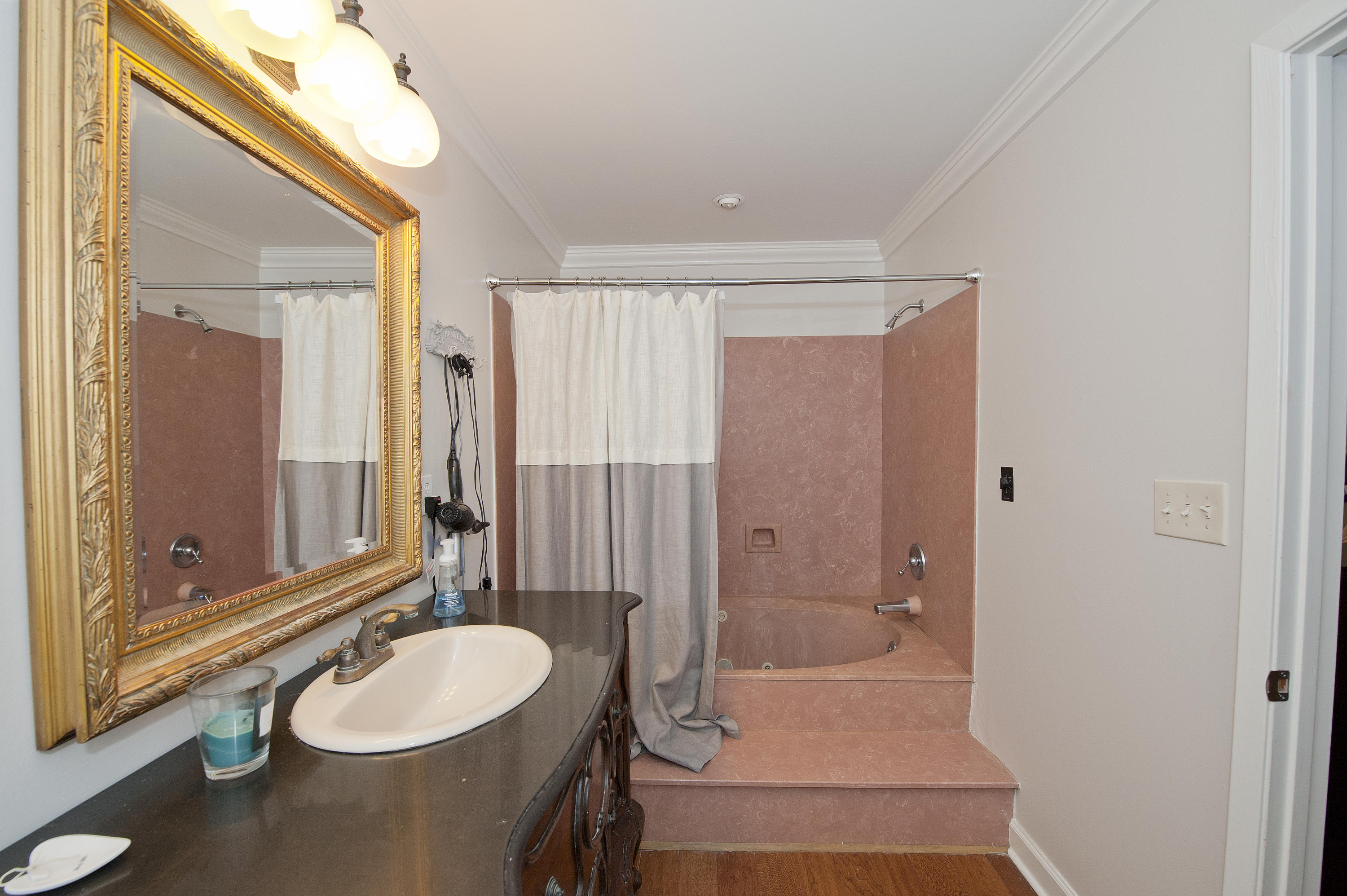 MARY ESTHER MANOR - Residential