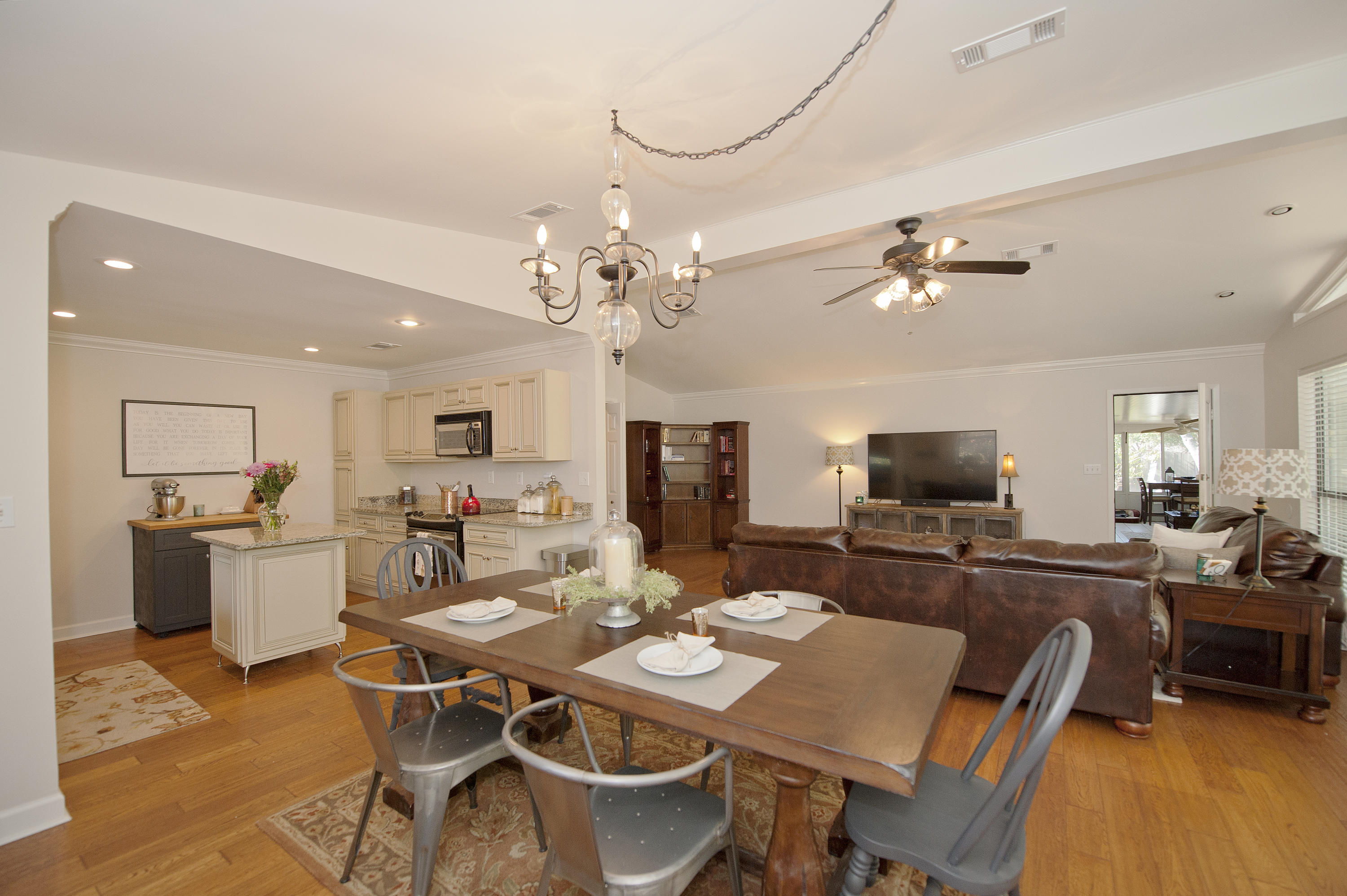 MARY ESTHER MANOR - Residential