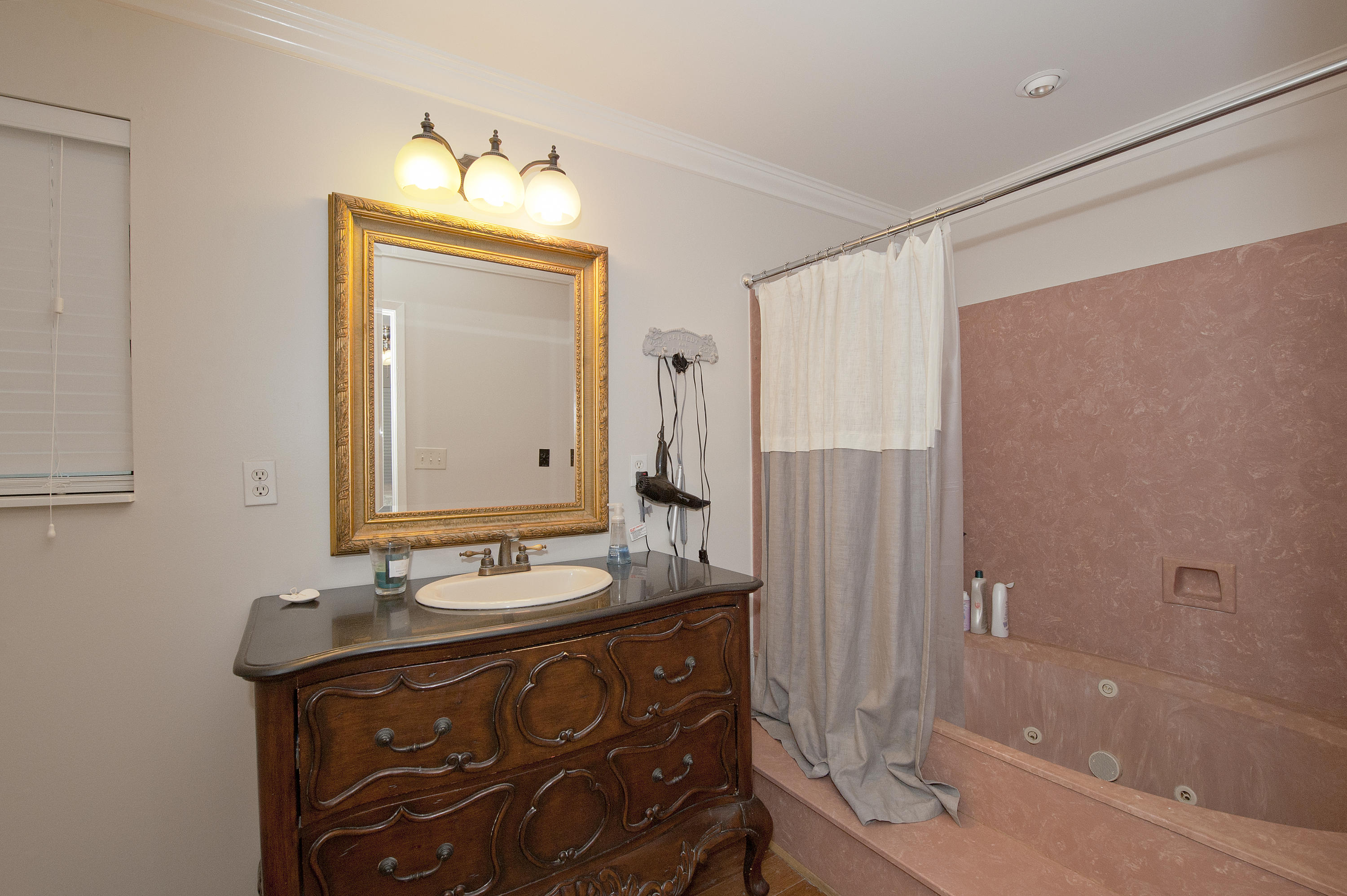 MARY ESTHER MANOR - Residential