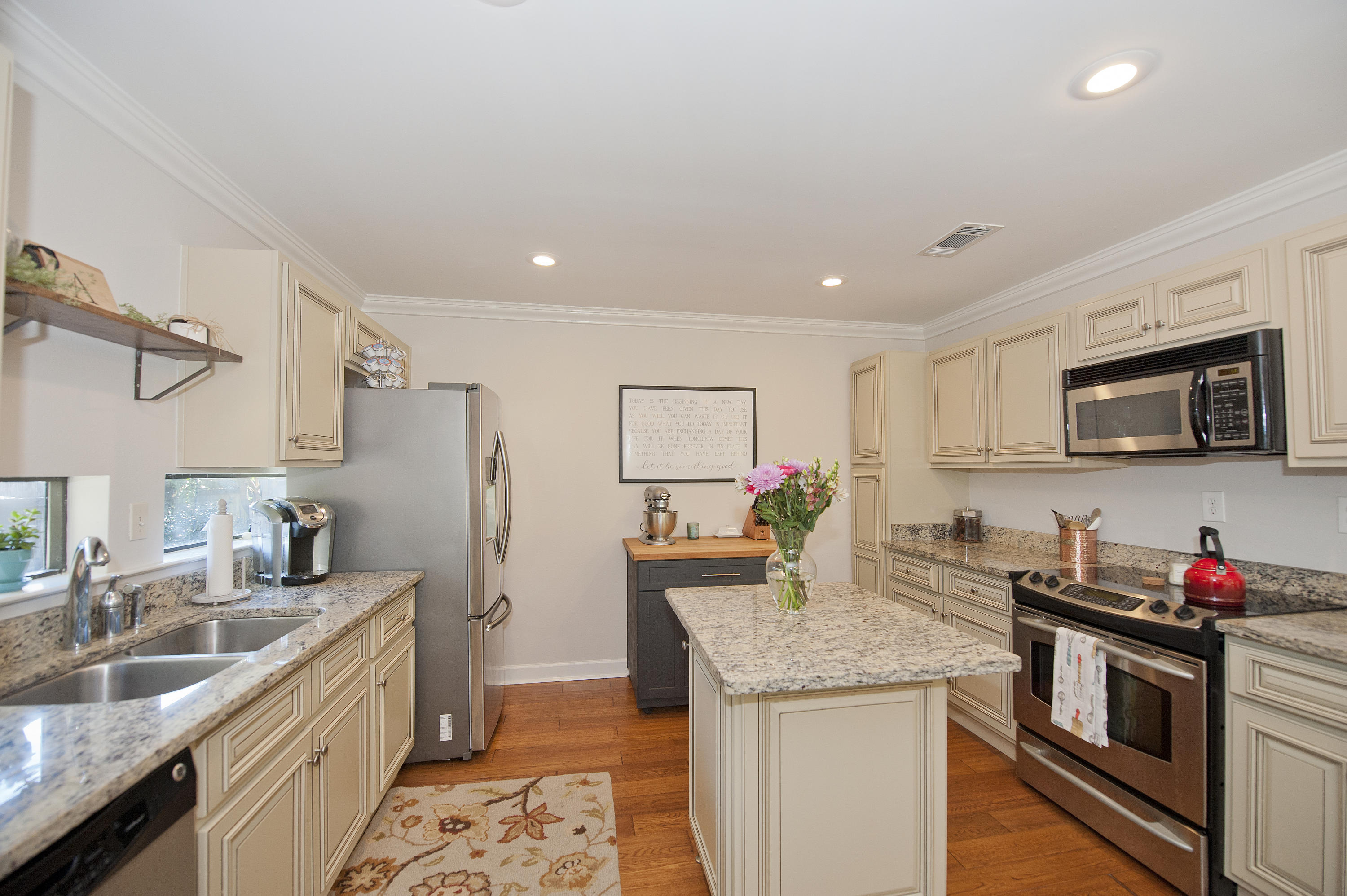 MARY ESTHER MANOR - Residential