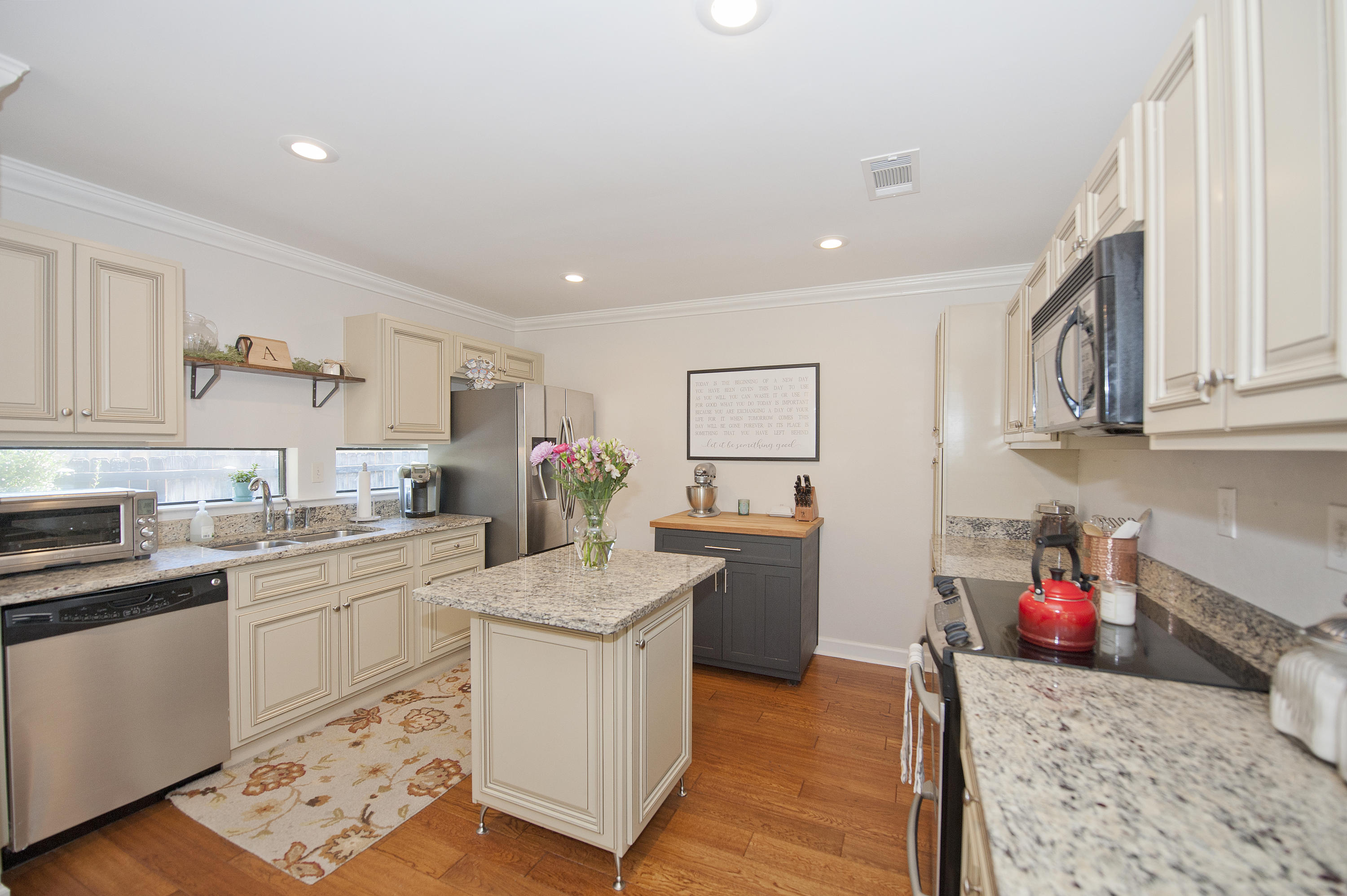 MARY ESTHER MANOR - Residential