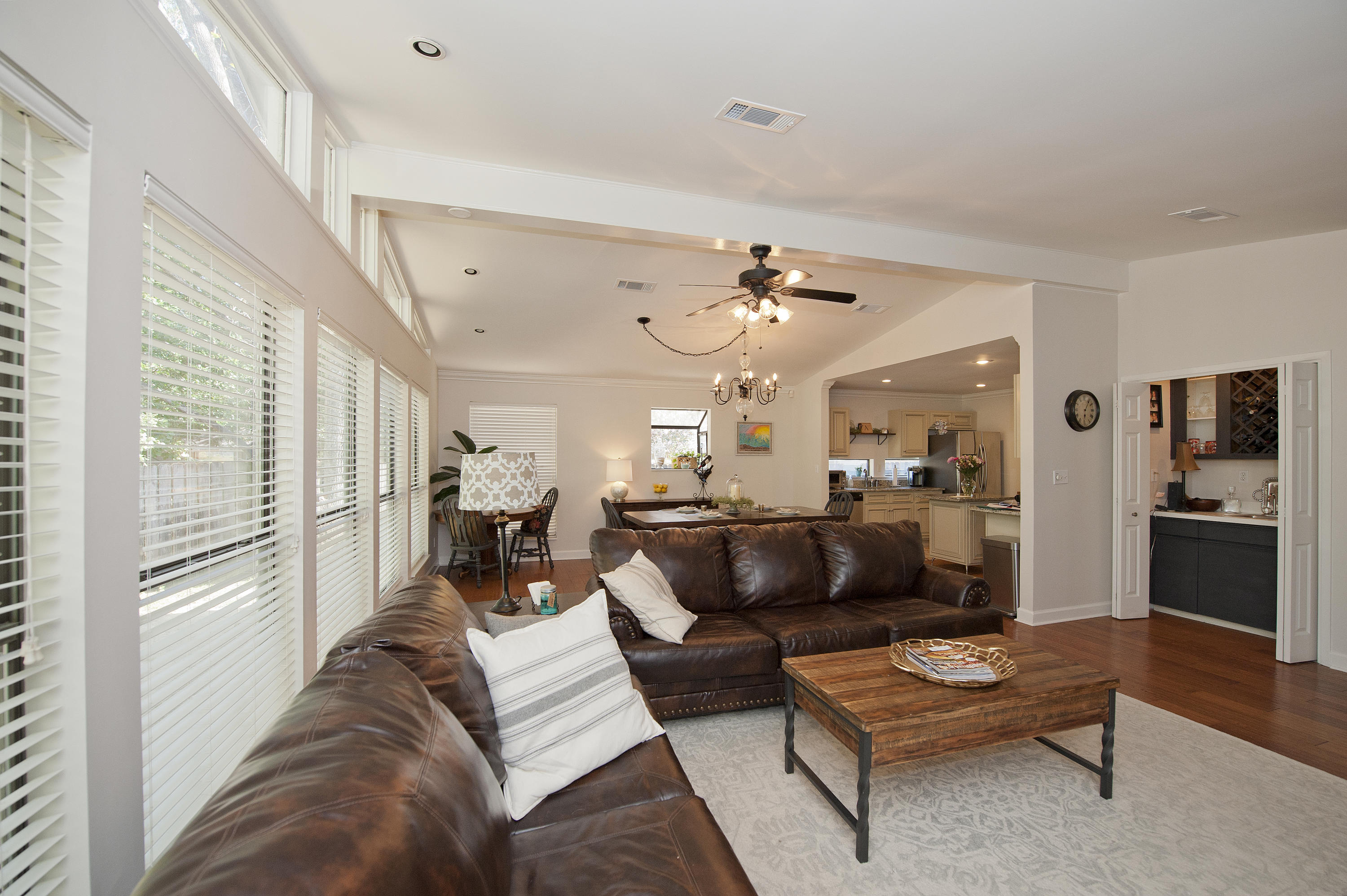 MARY ESTHER MANOR - Residential